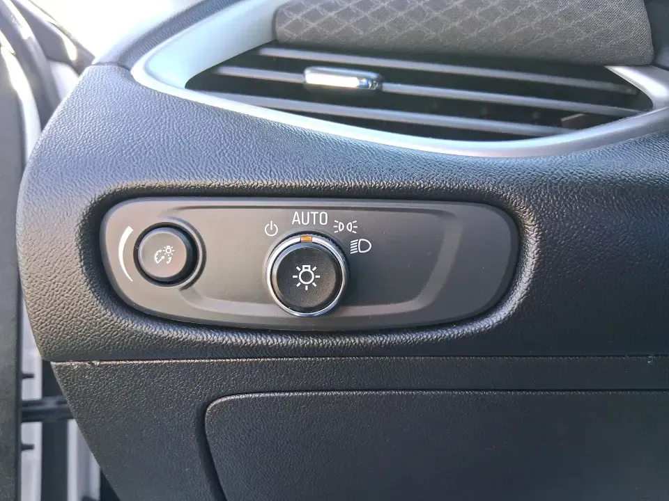 2022 Chevrolet Malibu FWD LT (1G1ZD5ST2NF) with an ECOTEC 1.5L I-4 gasoline direct injection engine, 6A transmission, located at 1230 East Main St, Xenia, OH, 45385, (937) 908-9800, 39.688026, -83.910172 - Need a reliable commuter that still feels comfortable for date night in downtown Xenia, the daily school run, or quick weekend escapes toward John Bryan State Park? This 2022 Chevrolet Malibu LT is built for real life-easy to drive, fuel-friendly on regular unleaded, and packed with the comfort and - Photo#17