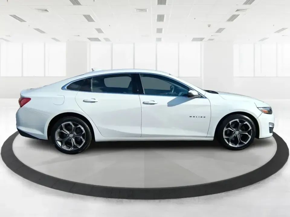 2022 Chevrolet Malibu FWD LT (1G1ZD5ST2NF) with an ECOTEC 1.5L I-4 gasoline direct injection engine, 6A transmission, located at 1184 Kauffman Ave, Fairborn, OH, 45324, (937) 908-9800, 39.807072, -84.030914 - Need a reliable commuter that still feels comfortable for date night in downtown Xenia, the daily school run, or quick weekend escapes toward John Bryan State Park? This 2022 Chevrolet Malibu LT is built for real life-easy to drive, fuel-friendly on regular unleaded, and packed with the comfort and - Photo#1