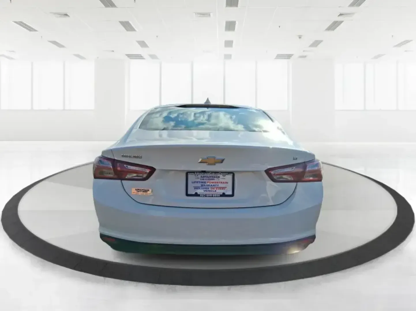 2022 Chevrolet Malibu FWD LT (1G1ZD5ST2NF) with an ECOTEC 1.5L I-4 gasoline direct injection engine, 6A transmission, located at 1184 Kauffman Ave, Fairborn, OH, 45324, (937) 908-9800, 39.807072, -84.030914 - Need a reliable commuter that still feels comfortable for date night in downtown Xenia, the daily school run, or quick weekend escapes toward John Bryan State Park? This 2022 Chevrolet Malibu LT is built for real life-easy to drive, fuel-friendly on regular unleaded, and packed with the comfort and - Photo#3