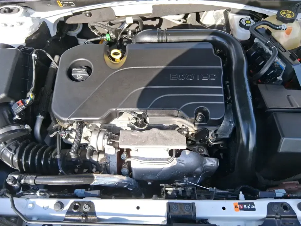 2022 Chevrolet Malibu FWD LT (1G1ZD5ST2NF) with an ECOTEC 1.5L I-4 gasoline direct injection engine, 6A transmission, located at 1184 Kauffman Ave, Fairborn, OH, 45324, (937) 908-9800, 39.807072, -84.030914 - Need a reliable commuter that still feels comfortable for date night in downtown Xenia, the daily school run, or quick weekend escapes toward John Bryan State Park? This 2022 Chevrolet Malibu LT is built for real life-easy to drive, fuel-friendly on regular unleaded, and packed with the comfort and - Photo#11