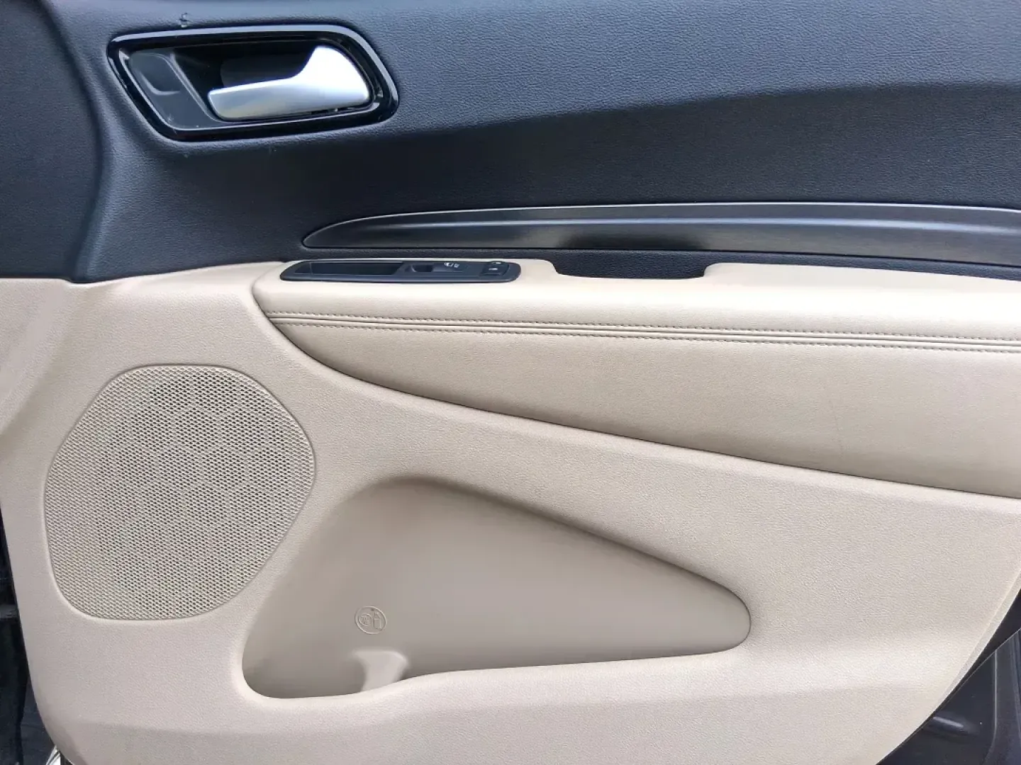 2021 Dodge Durango SXT AWD (1C4RDJAG4MC) with an Pentastar 3.6L V-6 DOHC engine, 8A transmission, located at 1099 N County Rd 25A, Troy, OH, 45373, (937) 908-9800, 40.057079, -84.212883 - Picture your next road trip out of Troy: the kids buckled in, playlists queued, and plenty of room for coolers, sports gear, or weekend luggage-without giving up confident all-weather traction. This 2021 Dodge Durango SXT AWD is built for real life in Ohio, whether you're commuting toward Dayton, ta - Photo#17