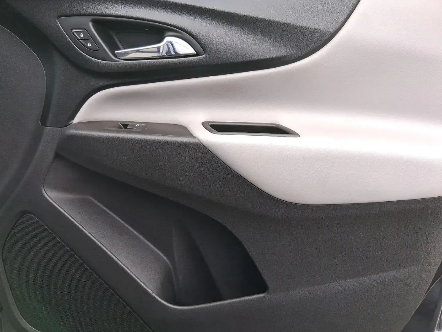 2020 Chevrolet Equinox FWD LT 1.5L Turbo (3GNAXKEV7LS) with an 1.5L I-4 gasoline direct injection engine, 6A transmission, located at 1184 Kauffman Ave, Fairborn, OH, 45324, (937) 908-9800, 39.807072, -84.030914 - Picture your next week going smoother: school drop-offs, I675 commutes, grocery runs, and spontaneous weekend escapes to Yellow Springs-handled in one comfortable, efficient SUV that fits real life. This **2020 Chevrolet Equinox LT (FWD) 1.5L Turbo** in **Pacific Blue Metallic** is a smart choice fo - Photo#20