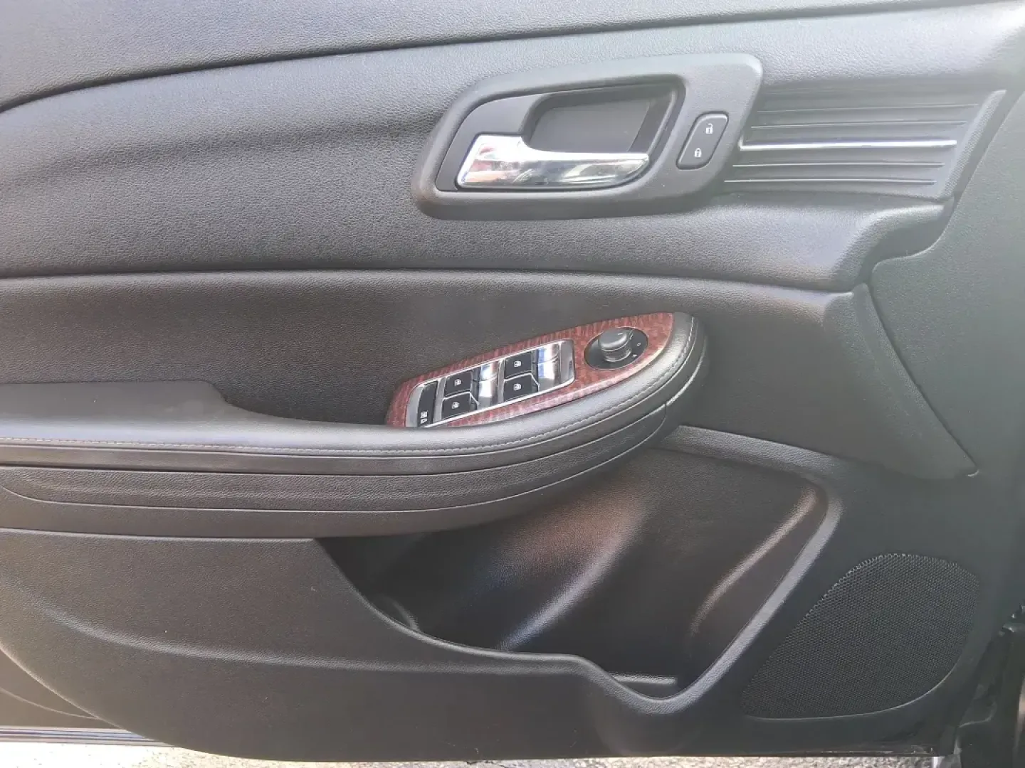 2013 Chevrolet Malibu 1LT (1G11C5SA6DF) with an ECOTEC 2.5L I-4 gasoline direct injection engine, 6-Speed Automatic transmission, located at 1951 S Dayton Lakeview Rd., New Carlisle, OH, 45344, (937) 908-9800, 39.890999, -84.050255 - Need a dependable daily driver that can handle the school run, the I70 commute, and the occasional weekend getaway without draining your budget? This 2013 Chevrolet Malibu 1LT is a smart, comfortable sedan for real-life Ohio driving-easy to park, smooth on longer trips, and efficient enough for ever - Photo#19