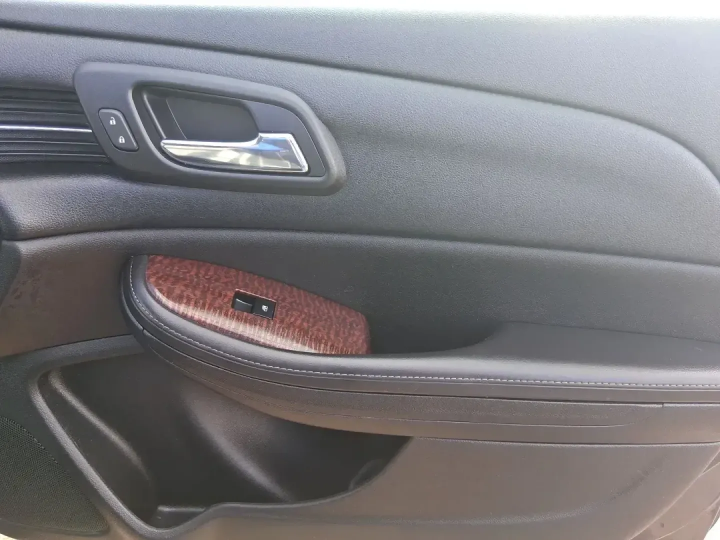 2013 Chevrolet Malibu 1LT (1G11C5SA6DF) with an ECOTEC 2.5L I-4 gasoline direct injection engine, 6-Speed Automatic transmission, located at 1951 S Dayton Lakeview Rd., New Carlisle, OH, 45344, (937) 908-9800, 39.890999, -84.050255 - Need a dependable daily driver that can handle the school run, the I70 commute, and the occasional weekend getaway without draining your budget? This 2013 Chevrolet Malibu 1LT is a smart, comfortable sedan for real-life Ohio driving-easy to park, smooth on longer trips, and efficient enough for ever - Photo#20