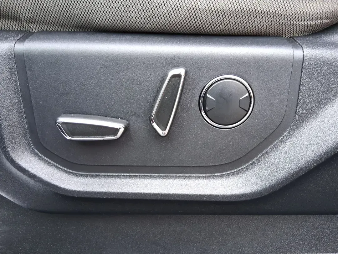 2016 Ford F-150 XLT (1FTEW1EP1GK) with an 2.7L V6 DOHC 24V engine, 6A transmission, located at 8750 N County Rd 25A, Piqua, OH, 45356, (937) 908-9800, 40.164391, -84.232513 - Need one truck that can handle weekday work runs, Saturday projects, and a last-minute road trip up I75 without breaking a sweat? This 2016 Ford F150 XLT Crew Cab 4WD is built for the doitall lifestyle-room for the crew, confidence in Ohio weather, and the capability to tow, haul, and explore while - Photo#17