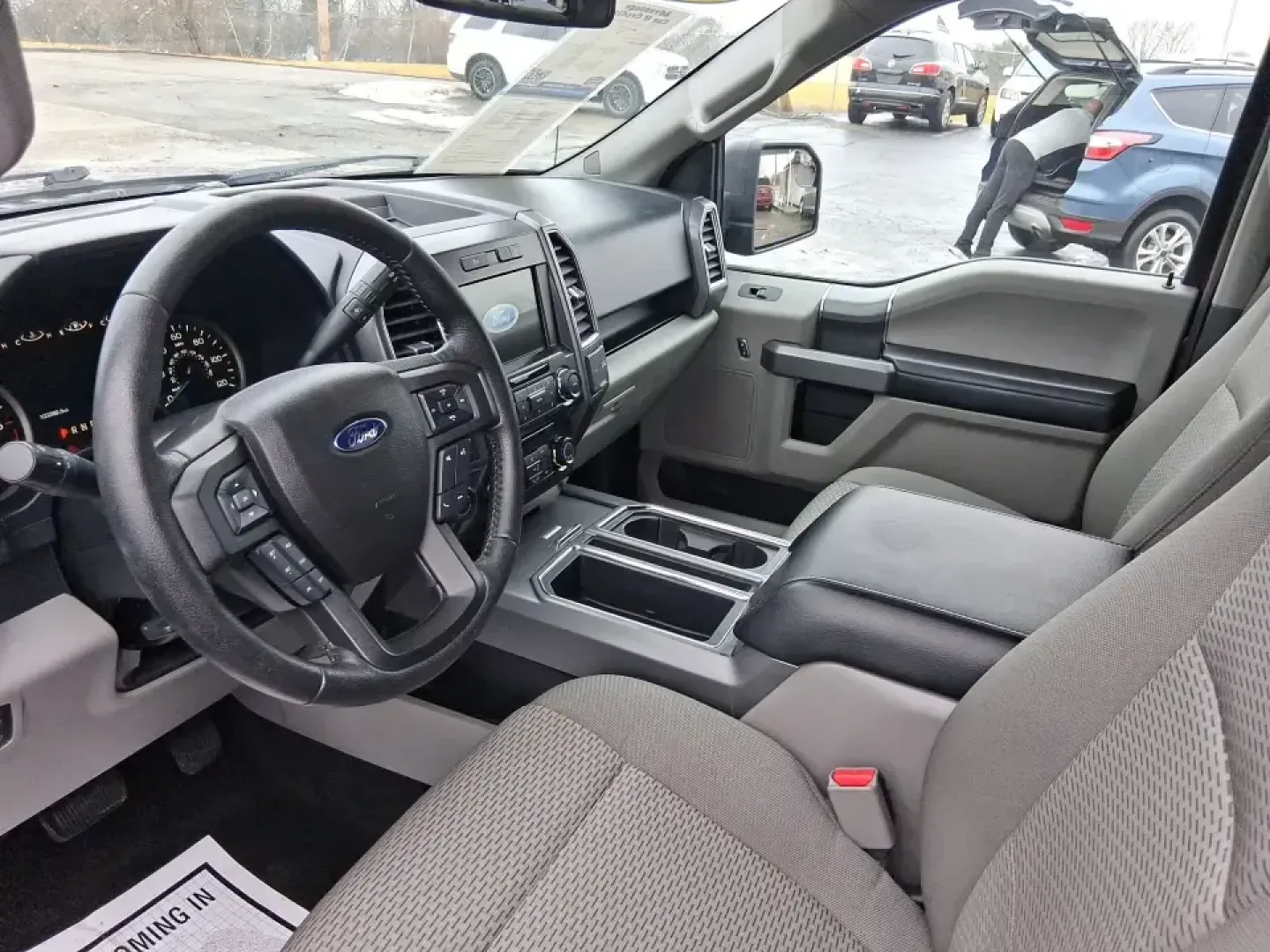 2016 Ford F-150 XLT (1FTEW1EP1GK) with an 2.7L V6 DOHC 24V engine, 6A transmission, located at 401 Woodman Dr, Riverside, OH, 45431, (937) 908-9800, 39.760899, -84.123421 - Need one truck that can handle weekday work runs, Saturday projects, and a last-minute road trip up I75 without breaking a sweat? This 2016 Ford F150 XLT Crew Cab 4WD is built for the doitall lifestyle-room for the crew, confidence in Ohio weather, and the capability to tow, haul, and explore while - Photo#9