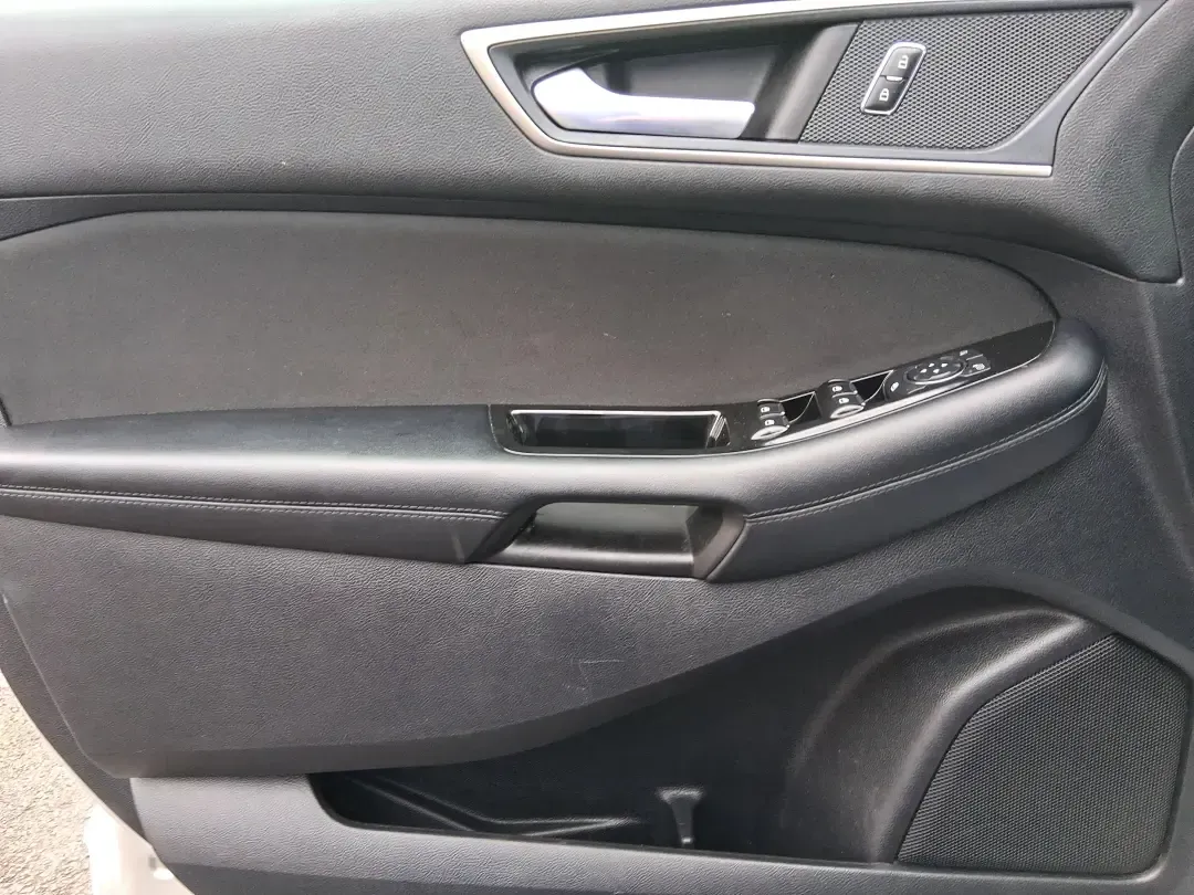 2018 Ford Edge SEL (2FMPK4J95JB) with an 2.0L L4 DOHC 16V engine, 6A transmission, located at 880 E. National Road, Vandalia, OH, 45377, (937) 908-9800, 39.891918, -84.183594 - Load up the family, point the hood toward a weekend getaway, and enjoy the confident, all-weather versatility that makes an SUV the go-to choice in Ohio-this 2018 Ford Edge SEL is built for real life, from school runs and grocery trips to road trips out toward Indian Lake or a day exploring downtown - Photo#19