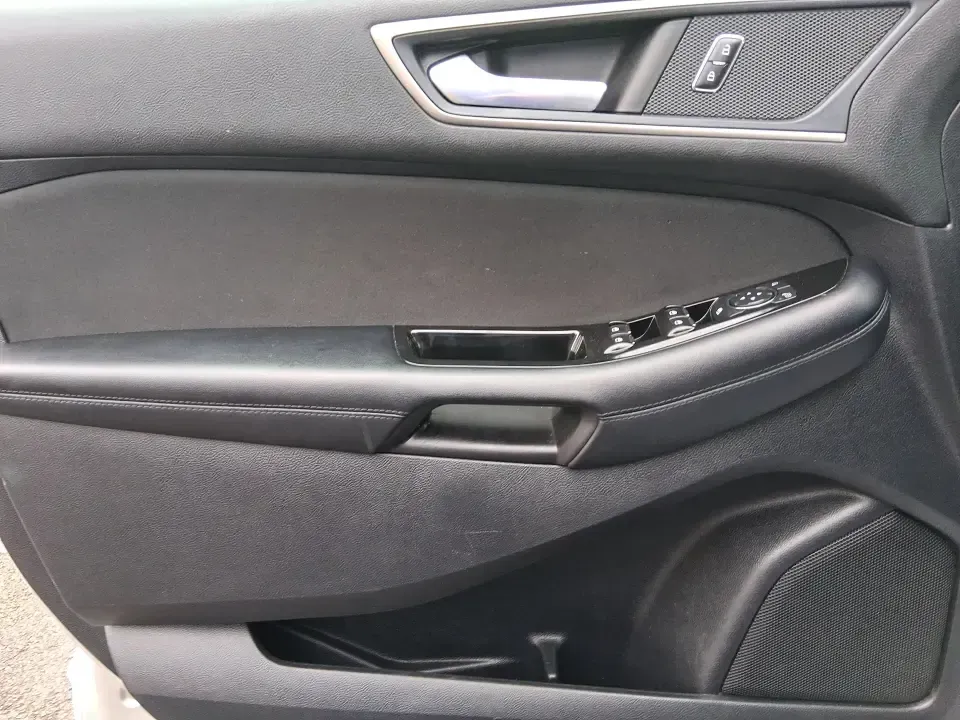 2018 Ford Edge SEL (2FMPK4J95JB) with an 2.0L L4 DOHC 16V engine, 6A transmission, located at 880 E. National Road, Vandalia, OH, 45377, (937) 908-9800, 39.891918, -84.183594 - Load up the family, point the hood toward a weekend getaway, and enjoy the confident, all-weather versatility that makes an SUV the go-to choice in Ohio-this 2018 Ford Edge SEL is built for real life, from school runs and grocery trips to road trips out toward Indian Lake or a day exploring downtown - Photo#19