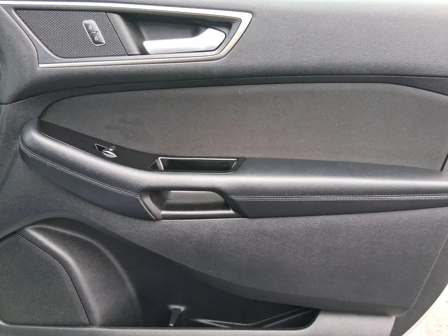 2018 Ford Edge SEL (2FMPK4J95JB) with an 2.0L L4 DOHC 16V engine, 6A transmission, located at 8750 N County Rd 25A, Piqua, OH, 45356, (937) 908-9800, 40.164391, -84.232513 - Load up the family, point the hood toward a weekend getaway, and enjoy the confident, all-weather versatility that makes an SUV the go-to choice in Ohio-this 2018 Ford Edge SEL is built for real life, from school runs and grocery trips to road trips out toward Indian Lake or a day exploring downtown - Photo#20