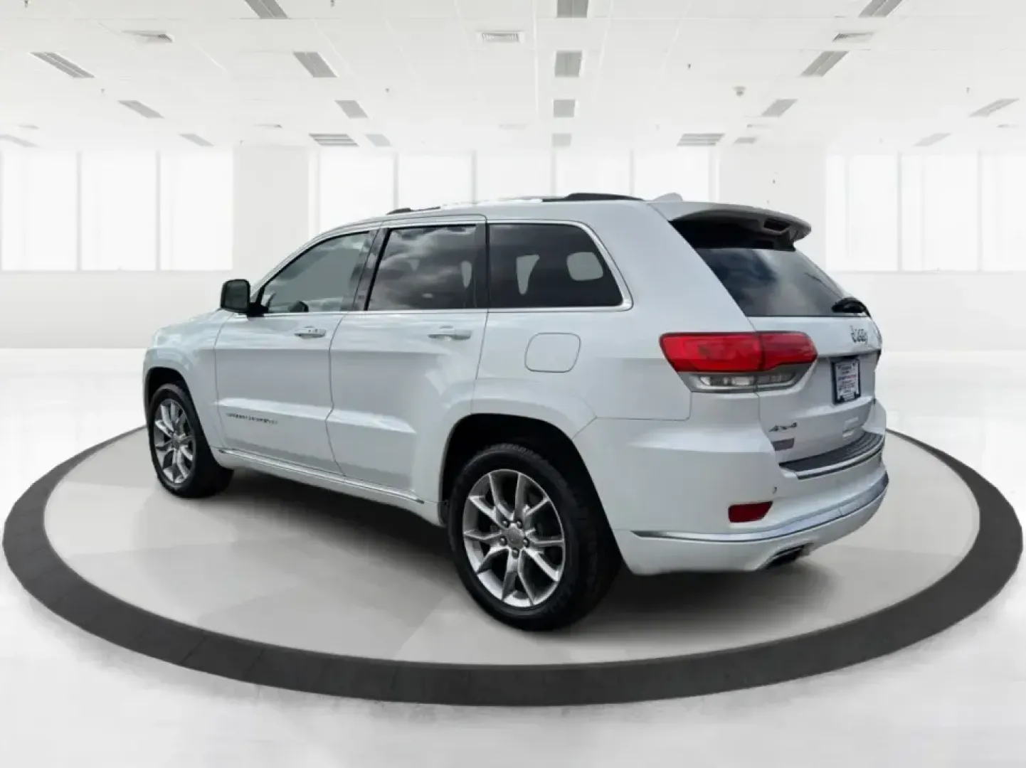 2016 Jeep Grand Cherokee Summit (1C4RJFJGXGC) with an 3.6L V6 DOHC 24V engine, 8A transmission, located at 1184 Kauffman Ave, Fairborn, OH, 45324, (937) 908-9800, 39.807072, -84.030914 - Pack the cooler, load up the family, and point the hood toward your next weekend escape-this 2016 Jeep Grand Cherokee Summit 4WD is built for Ohio life, from daily commutes across town to road trips out toward Hocking Hills. With its confident SUV stance, upscale Summit trim, and go-anywhere capabil - Photo#4