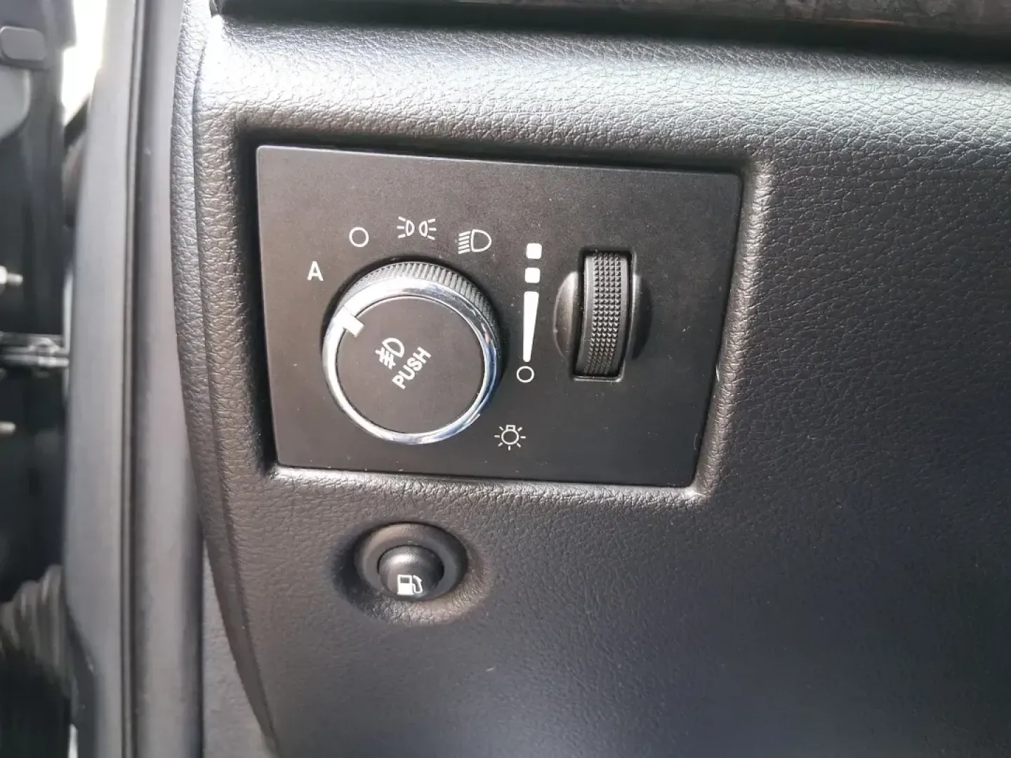 2013 Jeep Grand Cherokee Laredo (1C4RJFAG1DC) with an 3.6L V6 DOHC 24V engine, 5-Speed Automatic transmission, located at 401 Woodman Dr, Riverside, OH, 45431, (937) 908-9800, 39.760899, -84.123421 - Pack up the family, point the hood toward the next weekend getaway, and enjoy the confidence that comes with a capable SUV built for real life in Ohio. This 2013 Jeep Grand Cherokee Laredo in Mineral Gray Metallic Clearcoat is the kind of vehicle that fits your routine Monday through Friday-then tur - Photo#17