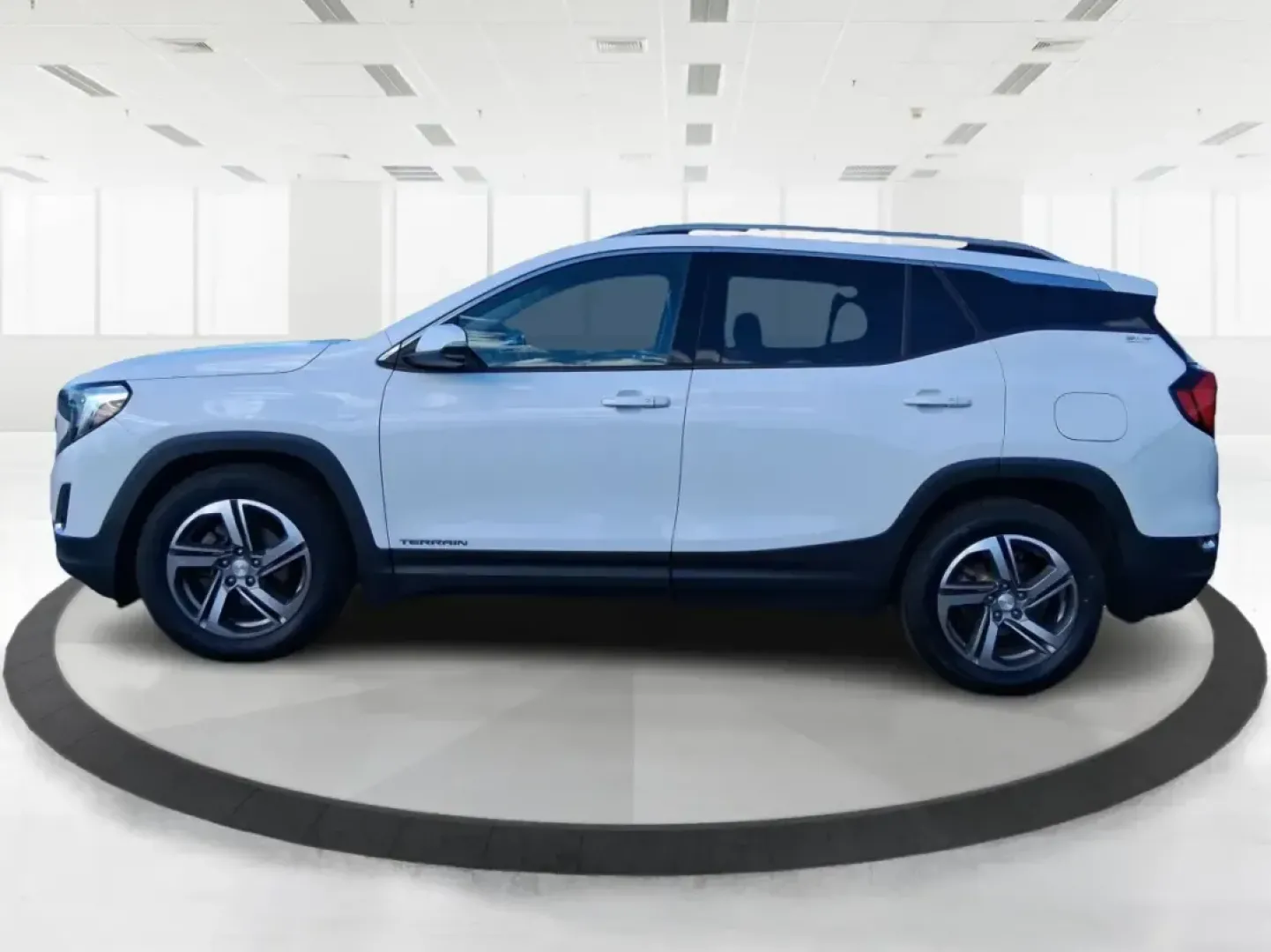 2020 GMC Terrain FWD SLT (3GKALPEVXLL) with an 1.4L L4 DOHC 16V TURBO engine, 6A transmission, located at 401 Woodman Dr, Riverside, OH, 45431, (937) 908-9800, 39.760899, -84.123421 - Picture your next week going smoother: a comfortable SUV for the daily commute down OH-35, school drop-offs, and quick grocery runs-plus the kind of confidence you want for a weekend drive to Carillon Historical Park, a day at the National Museum of the U.S. Air Force, or an easy road trip out towar - Photo#5