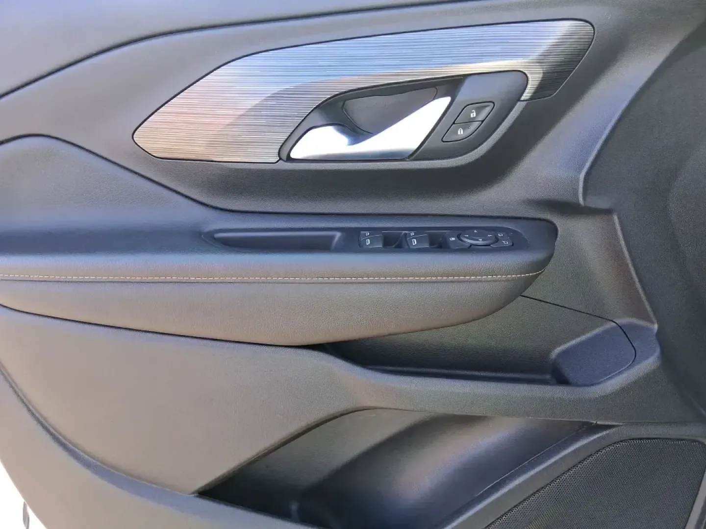 2020 GMC Terrain FWD SLT (3GKALPEVXLL) with an 1.4L L4 DOHC 16V TURBO engine, 6A transmission, located at 401 Woodman Dr, Riverside, OH, 45431, (937) 908-9800, 39.760899, -84.123421 - Picture your next week going smoother: a comfortable SUV for the daily commute down OH-35, school drop-offs, and quick grocery runs-plus the kind of confidence you want for a weekend drive to Carillon Historical Park, a day at the National Museum of the U.S. Air Force, or an easy road trip out towar - Photo#19