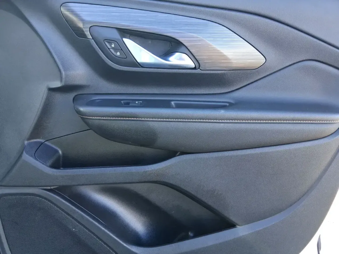 2020 GMC Terrain FWD SLT (3GKALPEVXLL) with an 1.4L L4 DOHC 16V TURBO engine, 6A transmission, located at 401 Woodman Dr, Riverside, OH, 45431, (937) 908-9800, 39.760899, -84.123421 - Picture your next week going smoother: a comfortable SUV for the daily commute down OH-35, school drop-offs, and quick grocery runs-plus the kind of confidence you want for a weekend drive to Carillon Historical Park, a day at the National Museum of the U.S. Air Force, or an easy road trip out towar - Photo#20