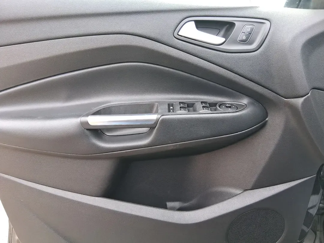 2019 Ford Escape SEL (1FMCU9HD7KU) with an 1.5L L4 DOHC 16V engine, 6A transmission, located at 1230 East Main St, Xenia, OH, 45385, (937) 908-9800, 39.688026, -83.910172 - Weekend road trips to John Bryan State Park, daily commutes down US-35, or the school-and-sports shuffle around Greene County-this 2019 Ford Escape SEL is the kind of compact SUV that fits real life in Xenia, Ohio. With confident AWD capability, a comfortable cabin, and practical cargo space, it's a - Photo#18