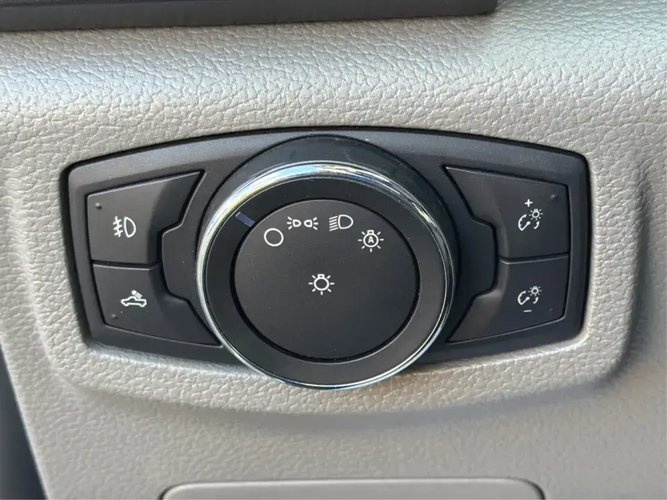 2015 Ford F-150 XLT (1FTEW1EP2FK) with an 2.7L V6 DOHC 24V engine, 6-Speed Automatic transmission, located at 1230 East Main St, Xenia, OH, 45385, (937) 908-9800, 39.688026, -83.910172 - Picture your next weekend: the bed loaded for a Greene County lake day, the family comfortable in a roomy Crew Cab, and 4WD ready when the weather turns on I35 or you decide to explore back roads outside Xenia. This 2015 Ford F-150 XLT is built for real life-work, play, towing, and everyday errands- - Photo#16