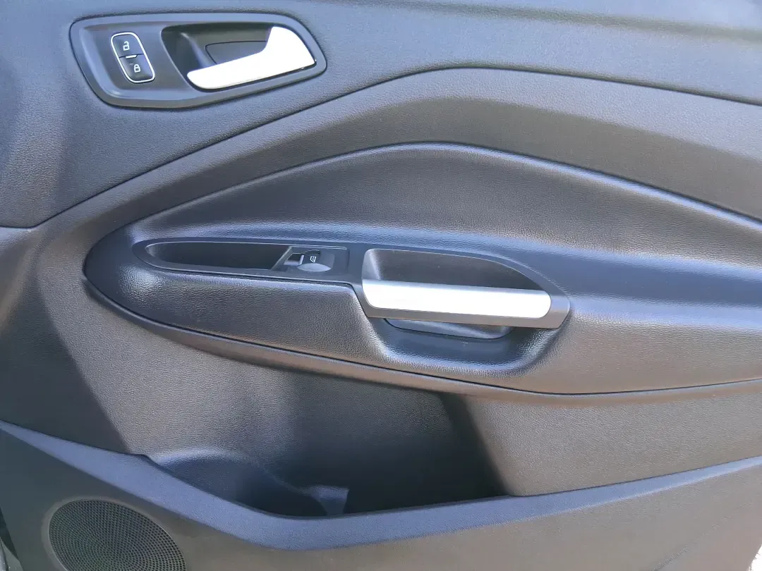 2019 Ford Escape SE (1FMCU0GD6KU) with an 1.5L L4 DOHC 16V engine, 6A transmission, located at 401 Woodman Dr, Riverside, OH, 45431, (937) 908-9800, 39.760899, -84.123421 - Need a dependable SUV for long commutes down I-675, quick school drop-offs, and weekend getaways to Carillon Historical Park or a day at the National Museum of the U.S. Air Force? This 2019 Ford Escape SE in Agate Black Metallic is built for real-life driving in and around Riverside, Ohio-comfortabl - Photo#20