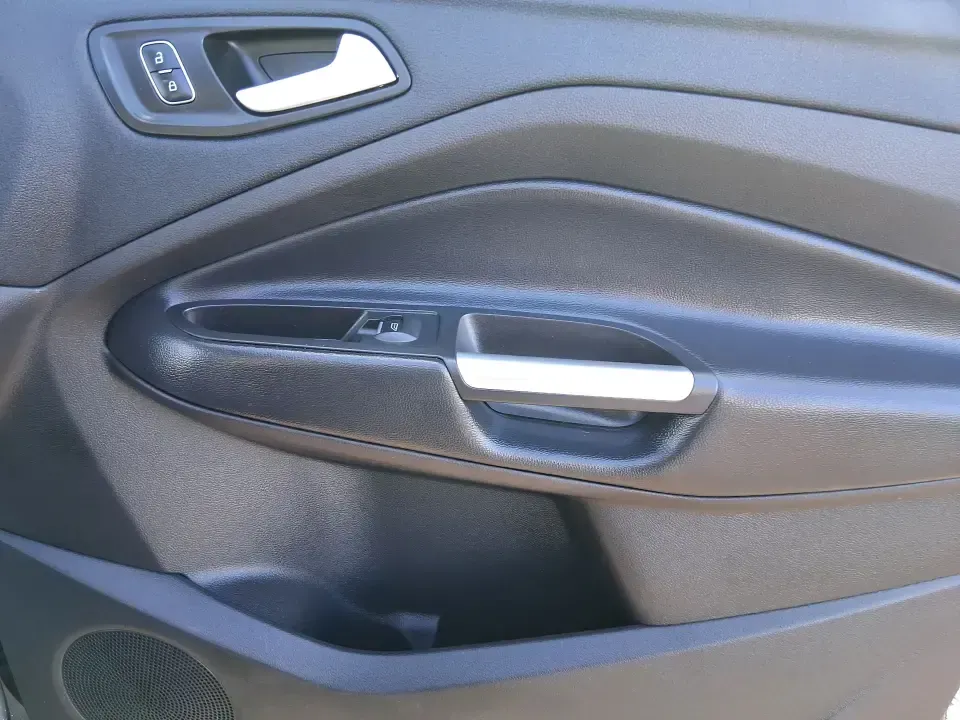 2019 Ford Escape SE (1FMCU0GD6KU) with an 1.5L L4 DOHC 16V engine, 6A transmission, located at 401 Woodman Dr, Riverside, OH, 45431, (937) 908-9800, 39.760899, -84.123421 - Need a dependable SUV for long commutes down I-675, quick school drop-offs, and weekend getaways to Carillon Historical Park or a day at the National Museum of the U.S. Air Force? This 2019 Ford Escape SE in Agate Black Metallic is built for real-life driving in and around Riverside, Ohio-comfortabl - Photo#20