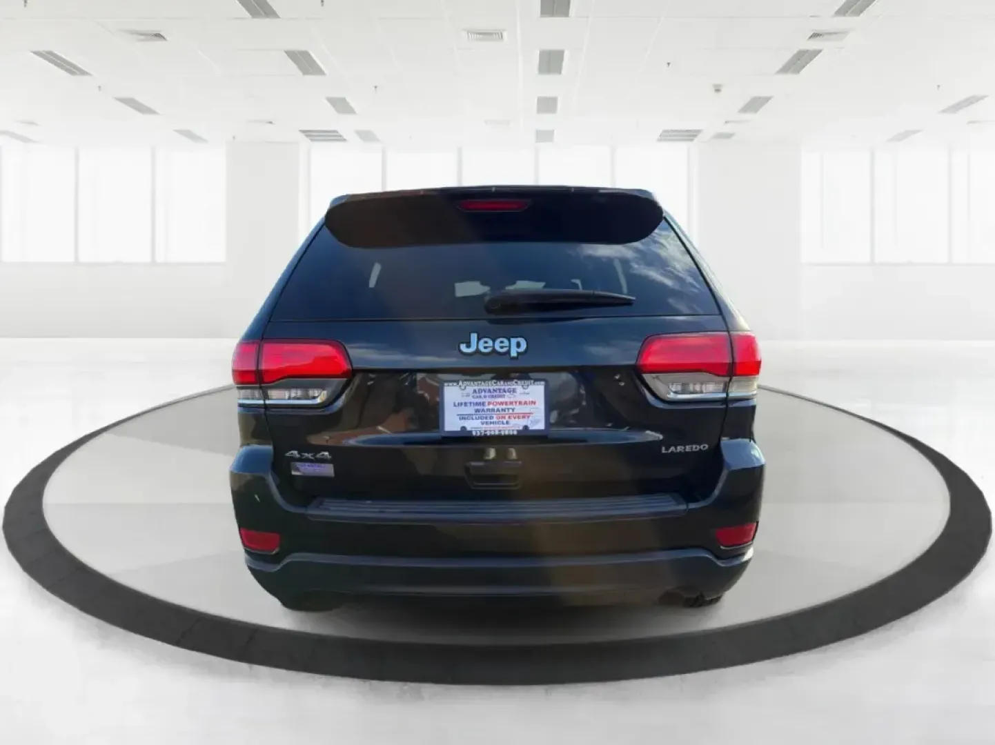 2015 Jeep Grand Cherokee Laredo (1C4RJFAG7FC) with an 3.6L V-6 DOHC engine, 8-Speed Automatic transmission, located at 401 Woodman Dr, Riverside, OH, 45431, (937) 908-9800, 39.760899, -84.123421 - Picture your next weekend: you're loading up the family for a quick getaway to Caesars Creek, grabbing groceries after work, or cruising I-675 toward Dayton with a confident, comfortable SUV that feels ready for anything Ohio weather throws your way. This 2015 Jeep Grand Cherokee Laredo 4WD is built - Photo#3