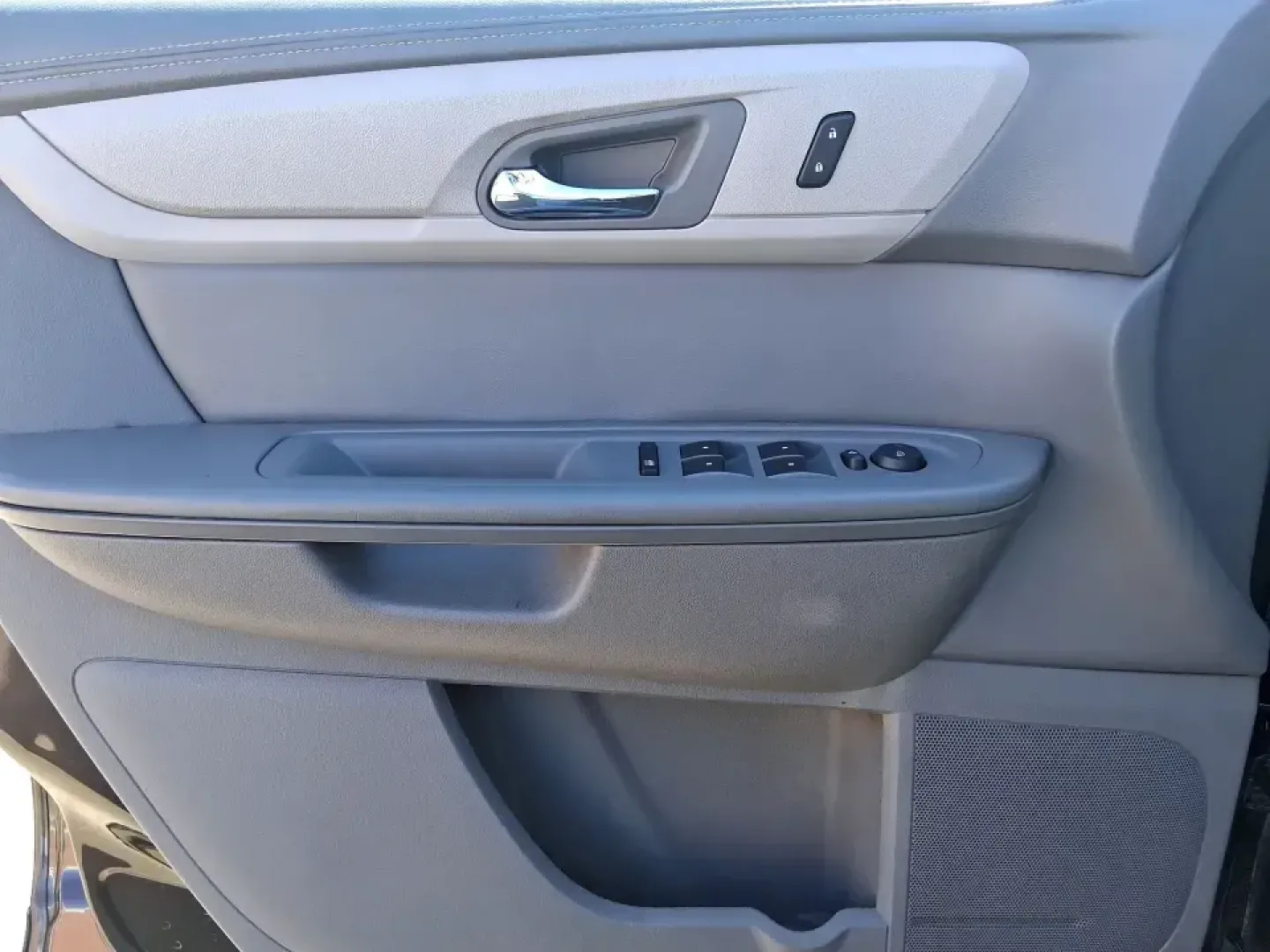 2016 Chevrolet Traverse LS (1GNKRFKDXGJ) with an 3.6L V-6 gasoline direct injection engine, 6A transmission, located at 401 Woodman Dr, Riverside, OH, 45431, (937) 908-9800, 39.760899, -84.123421 - Need one SUV that can handle school drop-offs, long commutes to Dayton, and weekend runs out toward John Bryan State Park without feeling cramped? This 2016 Chevrolet Traverse LS is built for real life-roomy seating for the whole crew, flexible cargo space for strollers or sports gear, and confident - Photo#18