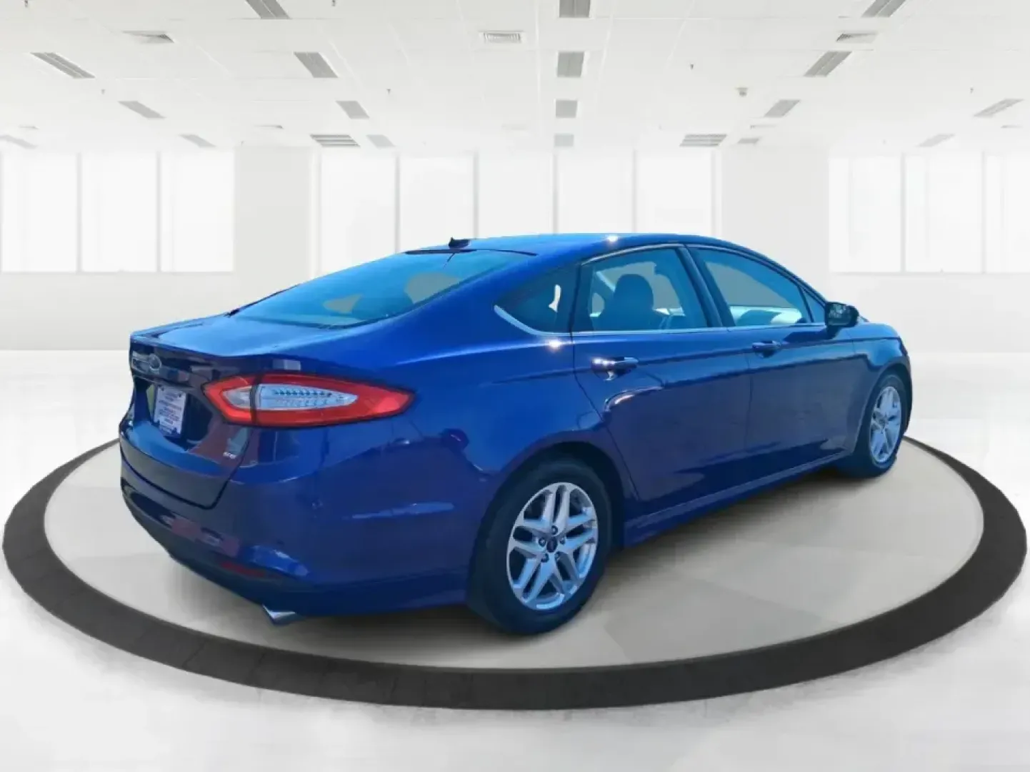 2016 Ford Fusion SE (1FA6P0H79G5) with an 2.5L L4 DOHC 16V engine, 6-Speed Automatic transmission, located at 401 Woodman Dr, Riverside, OH, 45431, (937) 908-9800, 39.760899, -84.123421 - Need a dependable sedan for the daily commute between Riverside and downtown Dayton, school drop-offs, or weekend runs out toward Wright-Patterson AFB and the National Museum of the U.S. Air Force? This 2016 Ford Fusion SE is built for real life-comfortable on longer stretches of I675, easy to park - Photo#2