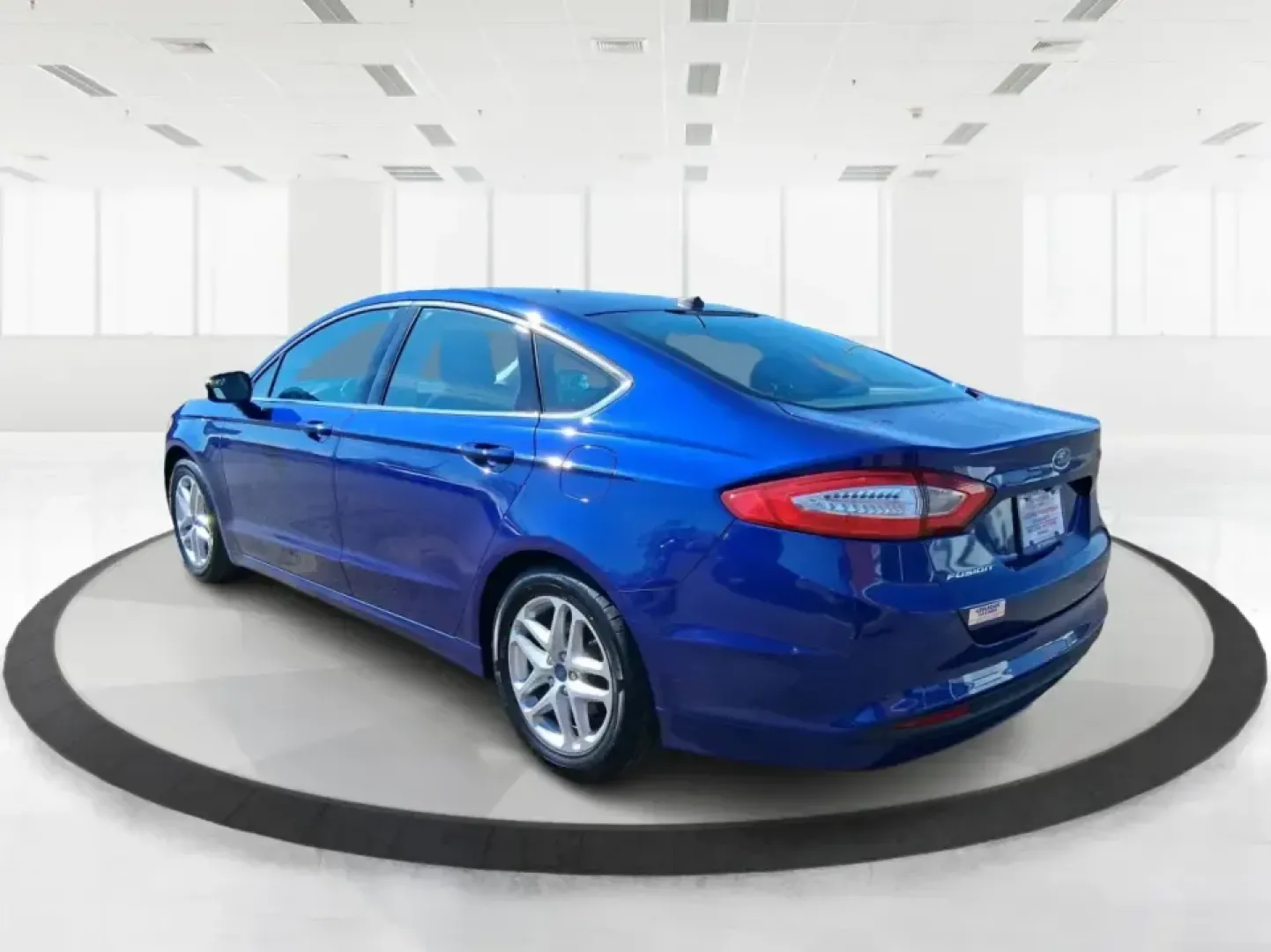 2016 Ford Fusion SE (1FA6P0H79G5) with an 2.5L L4 DOHC 16V engine, 6-Speed Automatic transmission, located at 401 Woodman Dr, Riverside, OH, 45431, (937) 908-9800, 39.760899, -84.123421 - Need a dependable sedan for the daily commute between Riverside and downtown Dayton, school drop-offs, or weekend runs out toward Wright-Patterson AFB and the National Museum of the U.S. Air Force? This 2016 Ford Fusion SE is built for real life-comfortable on longer stretches of I675, easy to park - Photo#4