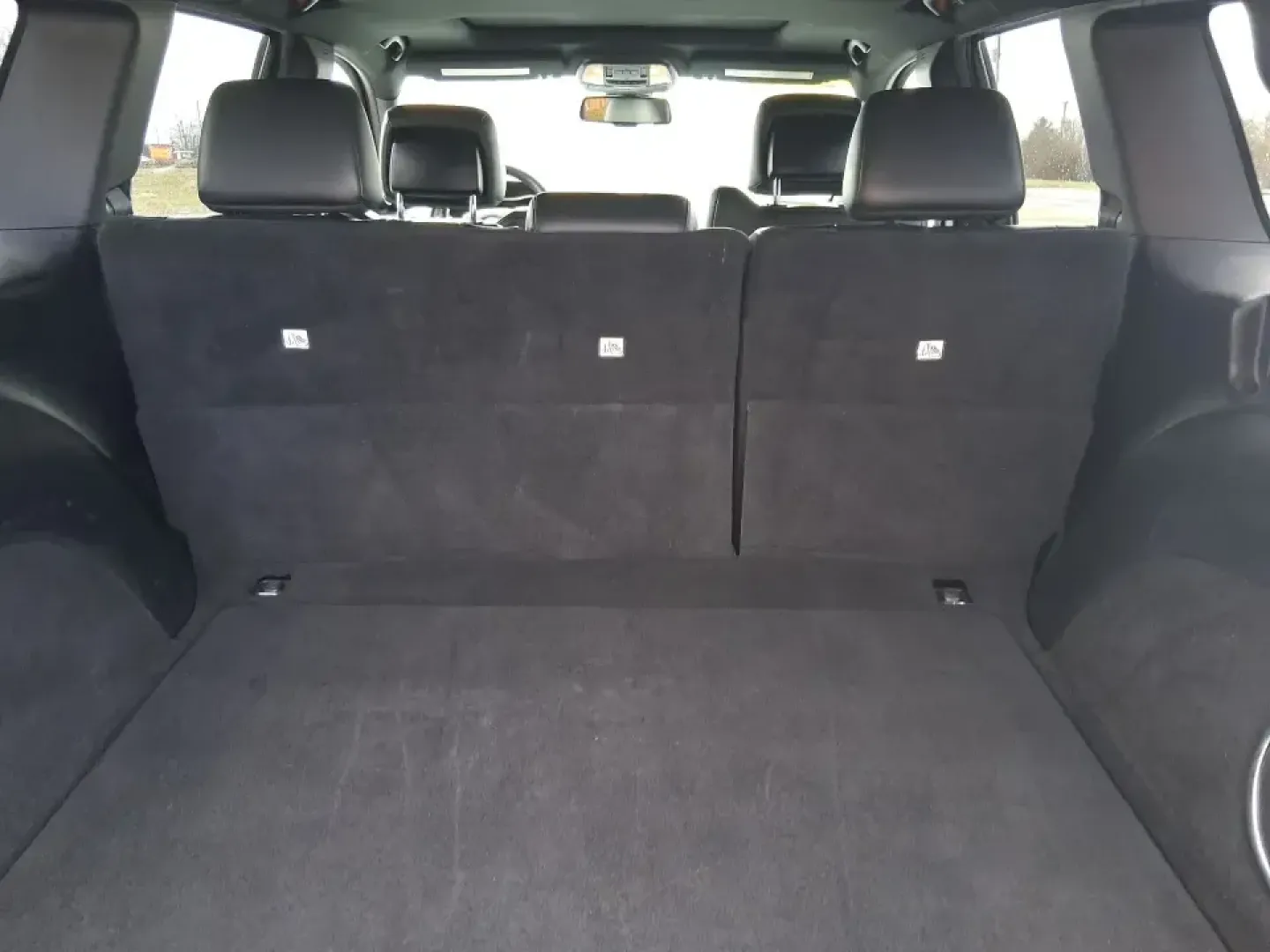 2015 Jeep Grand Cherokee Altitude (1C4RJFAG9FC) with an 3.6L V-6 DOHC engine, 8-Speed Automatic transmission, located at 1099 N County Rd 25A, Troy, OH, 45373, (937) 908-9800, 40.057079, -84.212883 - Weekend getaways to Hocking Hills, snowy school runs, or a confident daily commute up I75 feel easier when your SUV is built for real Ohio weather and real-life schedules. This 2015 Jeep Grand Cherokee Altitude in Bright White Clearcoat is the kind of capable, comfortable SUV that fits busy families - Photo#12