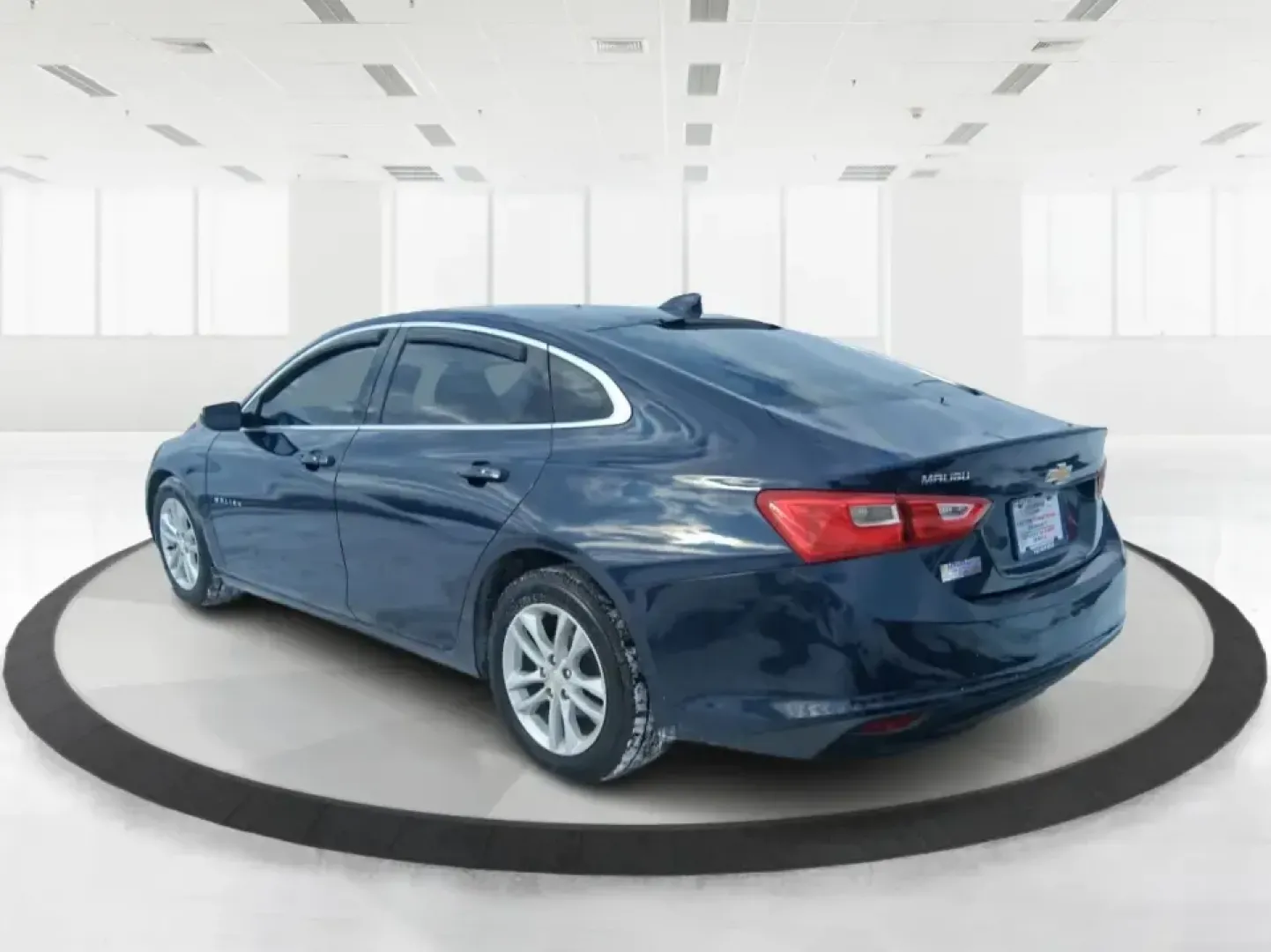 2018 Chevrolet Malibu LT (1G1ZD5STXJF) with an ECOTEC 1.5L I-4 gasoline direct injection engine, 6A transmission, located at 1230 East Main St, Xenia, OH, 45385, (937) 908-9800, 39.688026, -83.910172 - Need a dependable sedan that can handle the weekday commute, weekend errands, and the occasional I-75 road trip without draining your budget? This 2018 Chevrolet Malibu LT is built for real life in Troy-comfortable for long drives, efficient on regular unleaded, and roomy enough for growing families - Photo#4