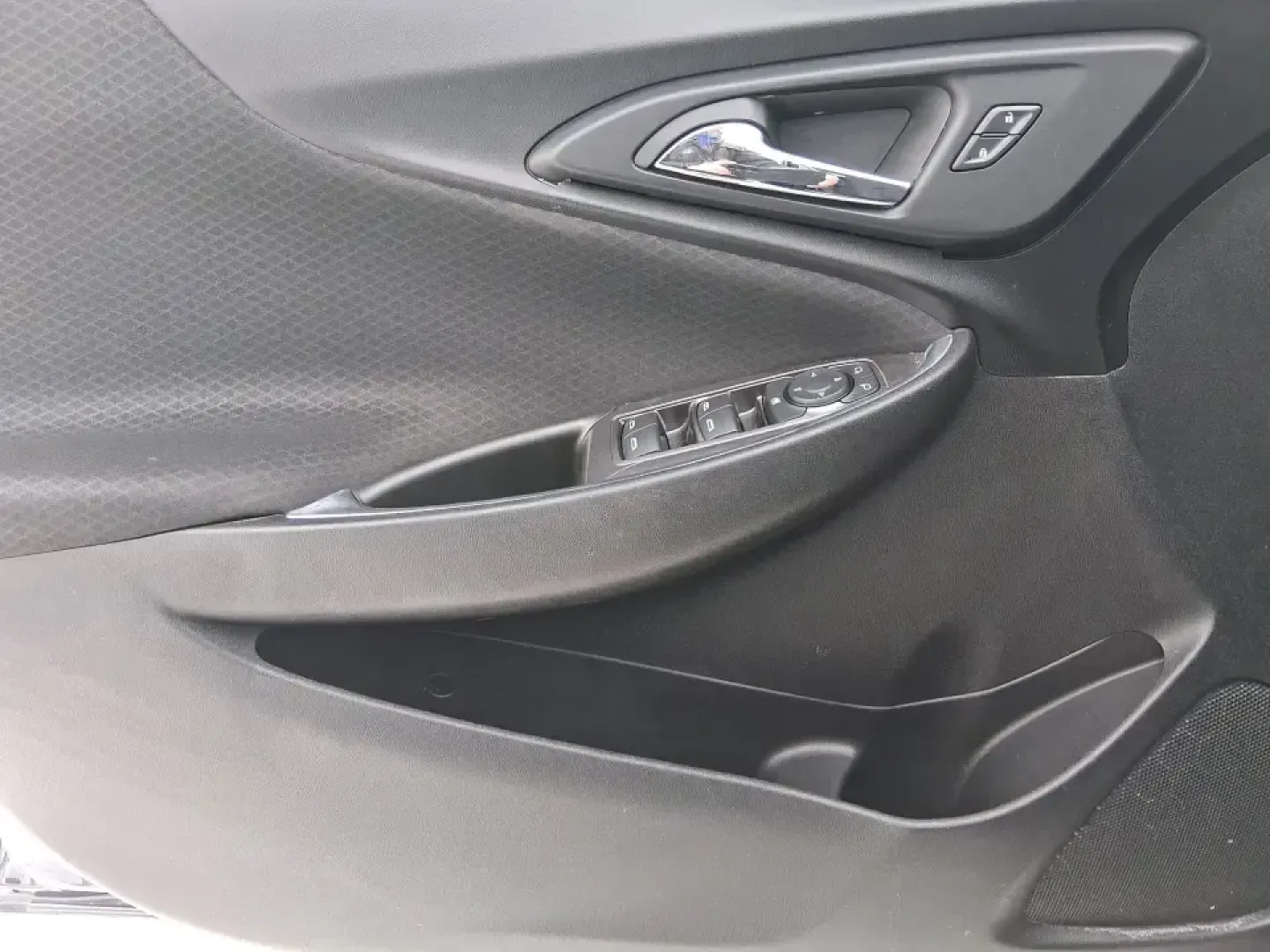 2018 Chevrolet Malibu LT (1G1ZD5STXJF) with an ECOTEC 1.5L I-4 gasoline direct injection engine, 6A transmission, located at 1230 East Main St, Xenia, OH, 45385, (937) 908-9800, 39.688026, -83.910172 - Need a dependable sedan that can handle the weekday commute, weekend errands, and the occasional I-75 road trip without draining your budget? This 2018 Chevrolet Malibu LT is built for real life in Troy-comfortable for long drives, efficient on regular unleaded, and roomy enough for growing families - Photo#20