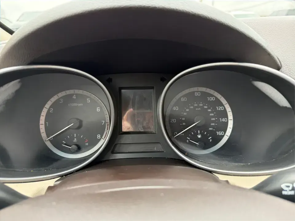 2018 Hyundai Santa Fe 2.4L (5XYZTDLB6JG) with an Theta II 2.4L I-4 gasoline direct injection engine, 6A transmission, located at 8750 N County Rd 25A, Piqua, OH, 45356, (937) 908-9800, 40.164391, -84.232513 - Road trips to Indian Lake, snowy school runs, and everyday commuting up and down I75 feel a lot easier when your SUV is roomy, confident in bad weather, and comfortable for everyone on board. This 2018 Hyundai Santa Fe 2.4L in striking Nightfall Blue is a practical, family-friendly sport utility tha - Photo#15