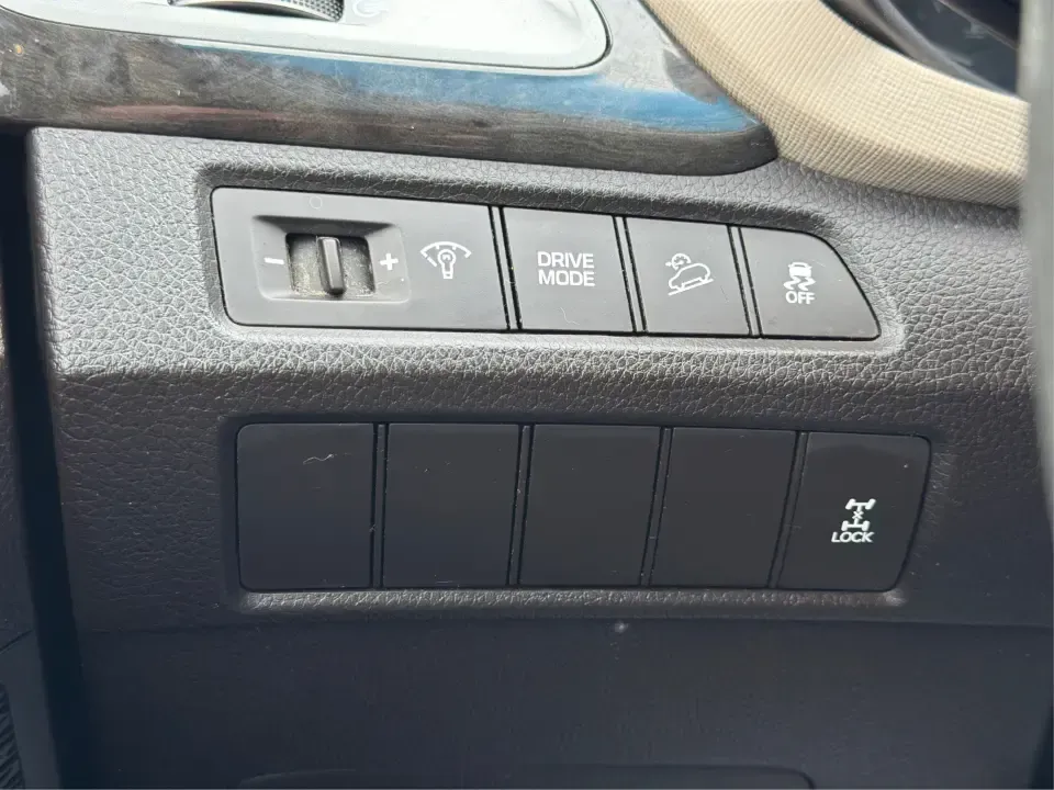 2018 Hyundai Santa Fe 2.4L (5XYZTDLB6JG) with an Theta II 2.4L I-4 gasoline direct injection engine, 6A transmission, located at 8750 N County Rd 25A, Piqua, OH, 45356, (937) 908-9800, 40.164391, -84.232513 - Road trips to Indian Lake, snowy school runs, and everyday commuting up and down I75 feel a lot easier when your SUV is roomy, confident in bad weather, and comfortable for everyone on board. This 2018 Hyundai Santa Fe 2.4L in striking Nightfall Blue is a practical, family-friendly sport utility tha - Photo#17