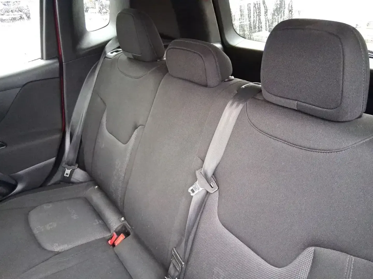 2016 Jeep Renegade Latitude (ZACCJBBT1GP) with an 2.4L L4 DOHC 16V engine, 6M transmission, located at 1184 Kauffman Ave, Fairborn, OH, 45324, (937) 908-9800, 39.807072, -84.030914 - Picture your next Ohio weekend: a quick commute from Fairborn to Wright-Patterson AFB during the week, then a spontaneous road trip to Yellow Springs or an afternoon exploring the trails near John Bryan State Park when the weather's perfect. This 2016 Jeep Renegade Latitude in bold Colorado Red is b - Photo#10