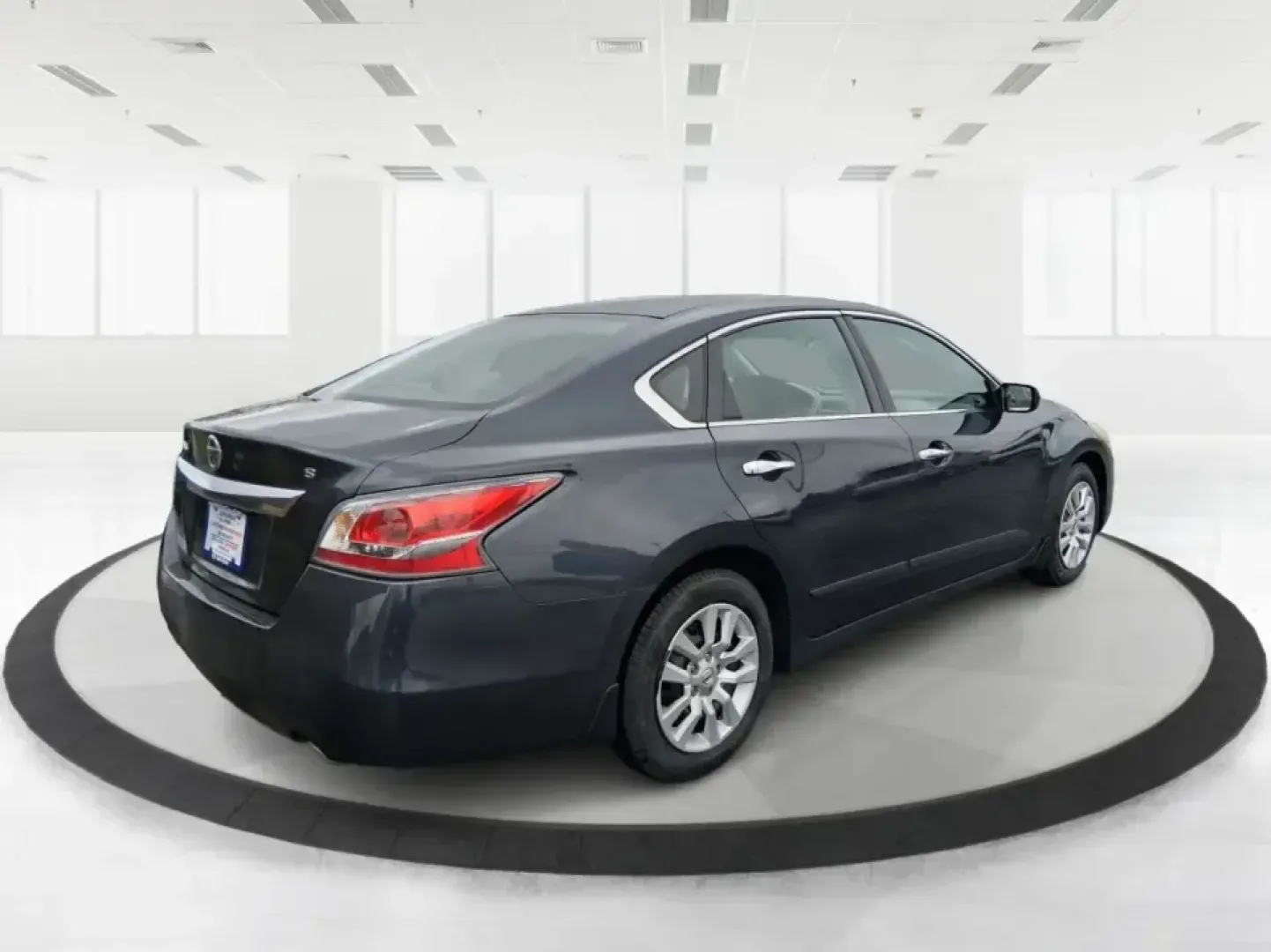 2015 Nissan Altima 2.5 S (1N4AL3APXFC) with an 2.5L I-4 DOHC engine, Continuously Variable Transmission transmission, located at 1184 Kauffman Ave, Fairborn, OH, 45324, (937) 908-9800, 39.807072, -84.030914 - Need a dependable daily driver for the I675 commute, WrightPatt runs, and quick weekend escapes to Yellow Springs? This 2015 Nissan Altima 2.5 S is built for real life in Fairborn-comfortable for long stretches on US35, easy to park around Downtown Fairborn, and efficient enough to keep your budget - Photo#2