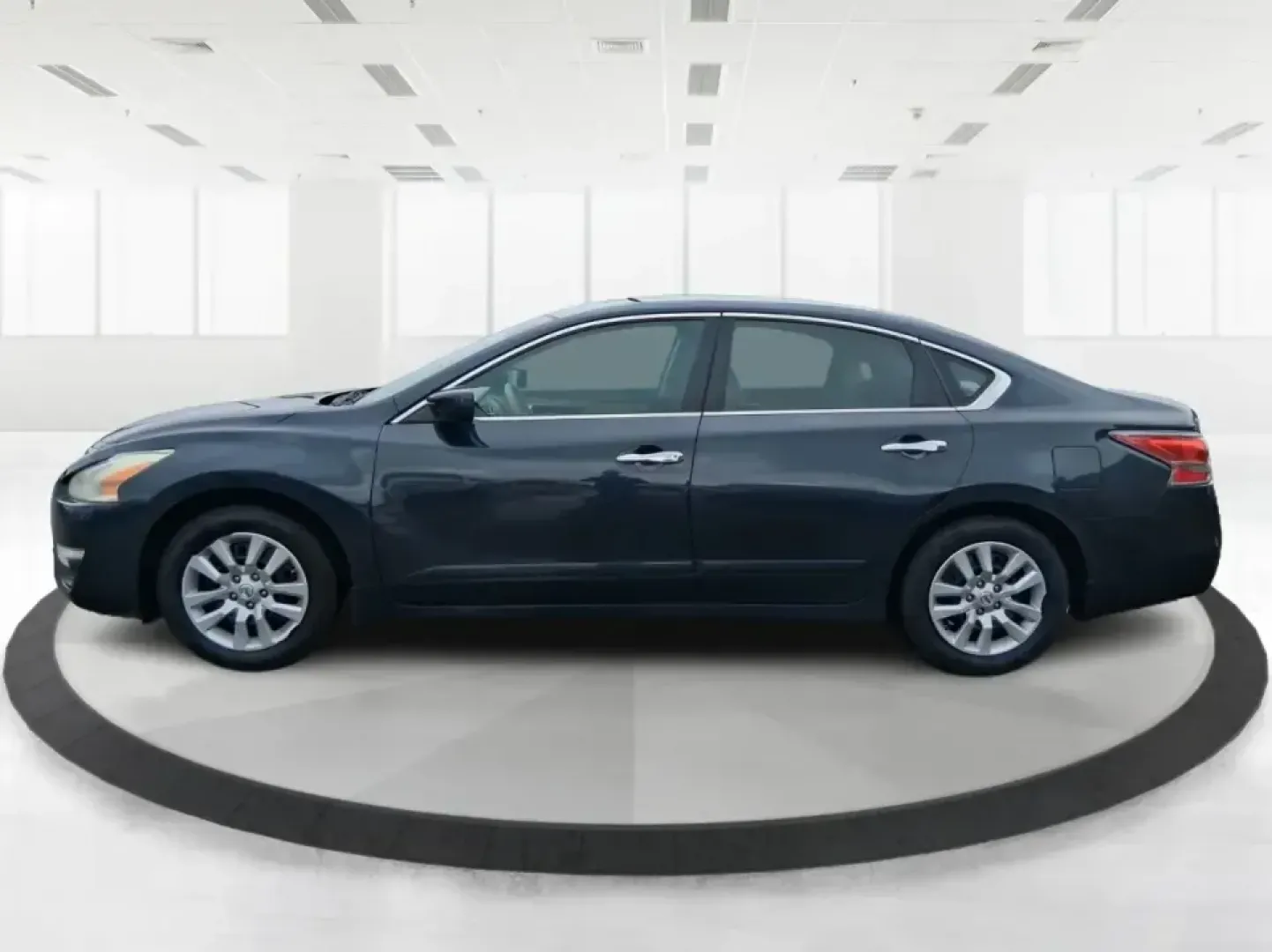 2015 Nissan Altima 2.5 S (1N4AL3APXFC) with an 2.5L I-4 DOHC engine, Continuously Variable Transmission transmission, located at 1184 Kauffman Ave, Fairborn, OH, 45324, (937) 908-9800, 39.807072, -84.030914 - Need a dependable daily driver for the I675 commute, WrightPatt runs, and quick weekend escapes to Yellow Springs? This 2015 Nissan Altima 2.5 S is built for real life in Fairborn-comfortable for long stretches on US35, easy to park around Downtown Fairborn, and efficient enough to keep your budget - Photo#5