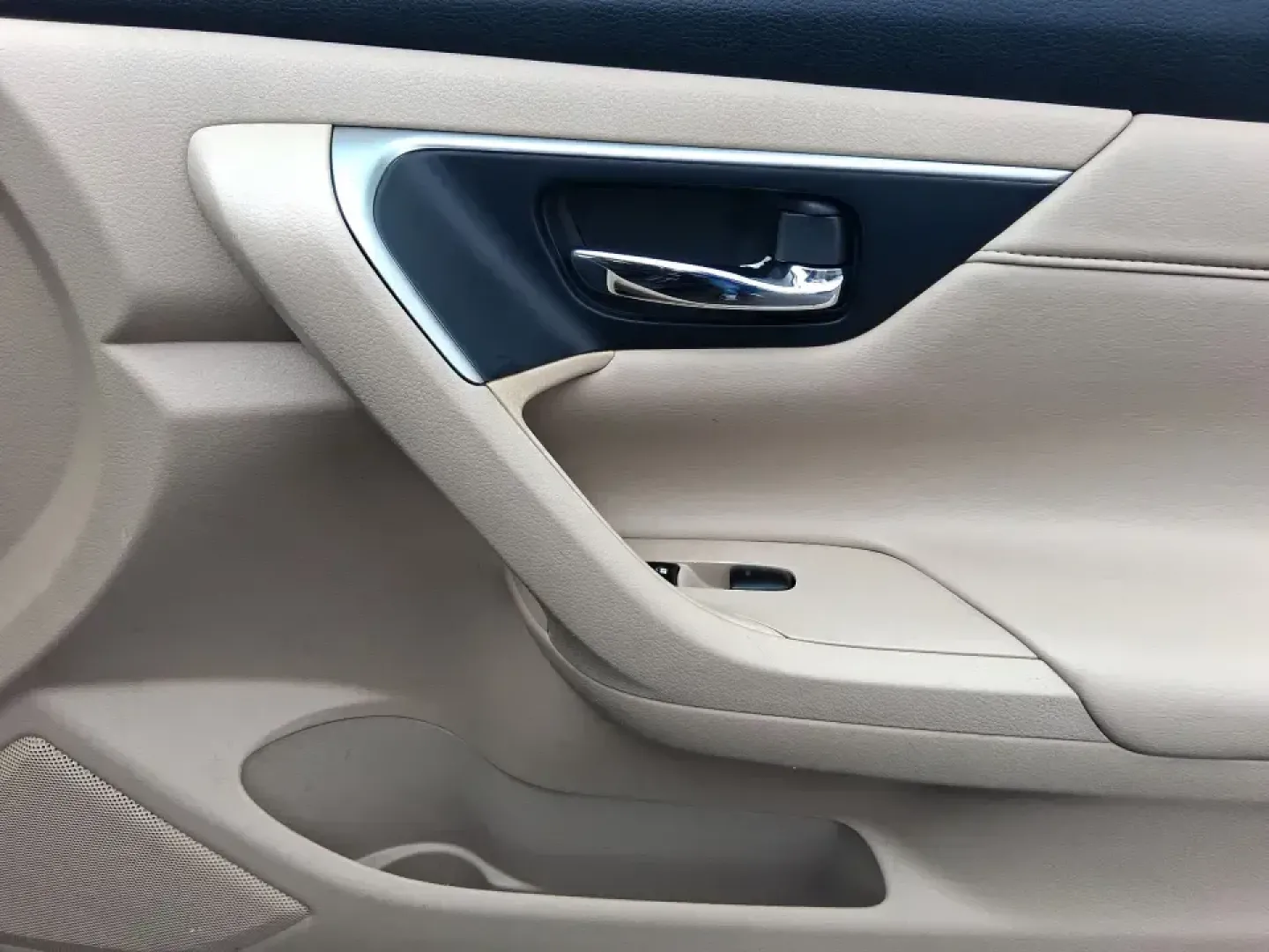 2015 Nissan Altima 2.5 S (1N4AL3APXFC) with an 2.5L I-4 DOHC engine, Continuously Variable Transmission transmission, located at 1184 Kauffman Ave, Fairborn, OH, 45324, (937) 908-9800, 39.807072, -84.030914 - Need a dependable daily driver for the I675 commute, WrightPatt runs, and quick weekend escapes to Yellow Springs? This 2015 Nissan Altima 2.5 S is built for real life in Fairborn-comfortable for long stretches on US35, easy to park around Downtown Fairborn, and efficient enough to keep your budget - Photo#19