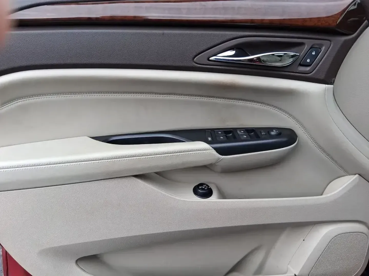 2013 Cadillac SRX Luxury Collection (3GYFNGE3XDS) with an 3.6L V-6 gasoline direct injection engine, 6-Speed Automatic transmission, located at 1230 East Main St, Xenia, OH, 45385, (937) 908-9800, 39.688026, -83.910172 - Make every day feel a little more first-class-whether you're commuting from Xenia to Beavercreek, planning a family run to the Greene County Fairgrounds, or loading up for a weekend getaway through Clifton Gorge. This 2013 Cadillac SRX Luxury Collection is the kind of SUV that fits real life: comfor - Photo#18