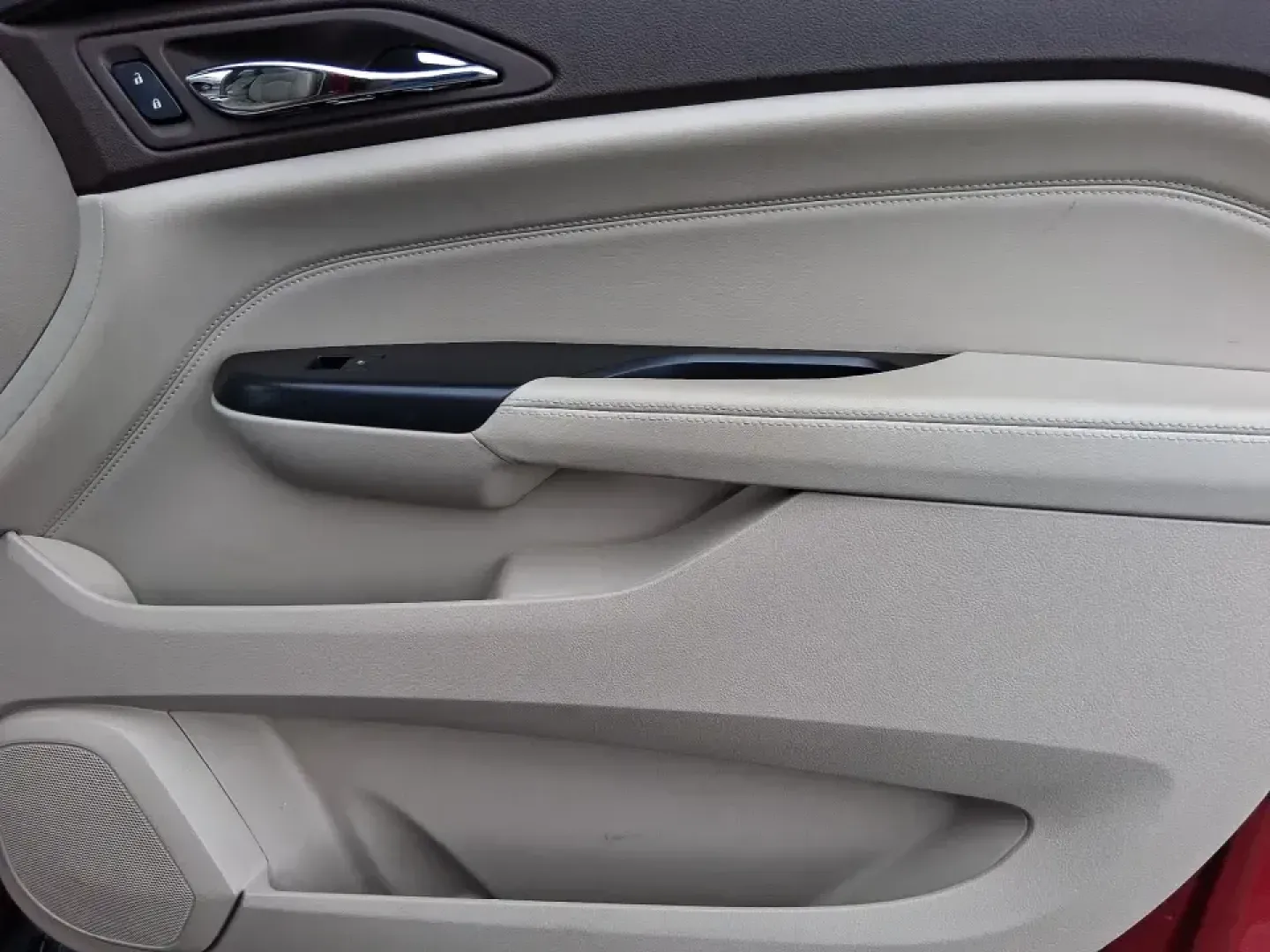 2013 Cadillac SRX Luxury Collection (3GYFNGE3XDS) with an 3.6L V-6 gasoline direct injection engine, 6-Speed Automatic transmission, located at 1230 East Main St, Xenia, OH, 45385, (937) 908-9800, 39.688026, -83.910172 - Make every day feel a little more first-class-whether you're commuting from Xenia to Beavercreek, planning a family run to the Greene County Fairgrounds, or loading up for a weekend getaway through Clifton Gorge. This 2013 Cadillac SRX Luxury Collection is the kind of SUV that fits real life: comfor - Photo#19