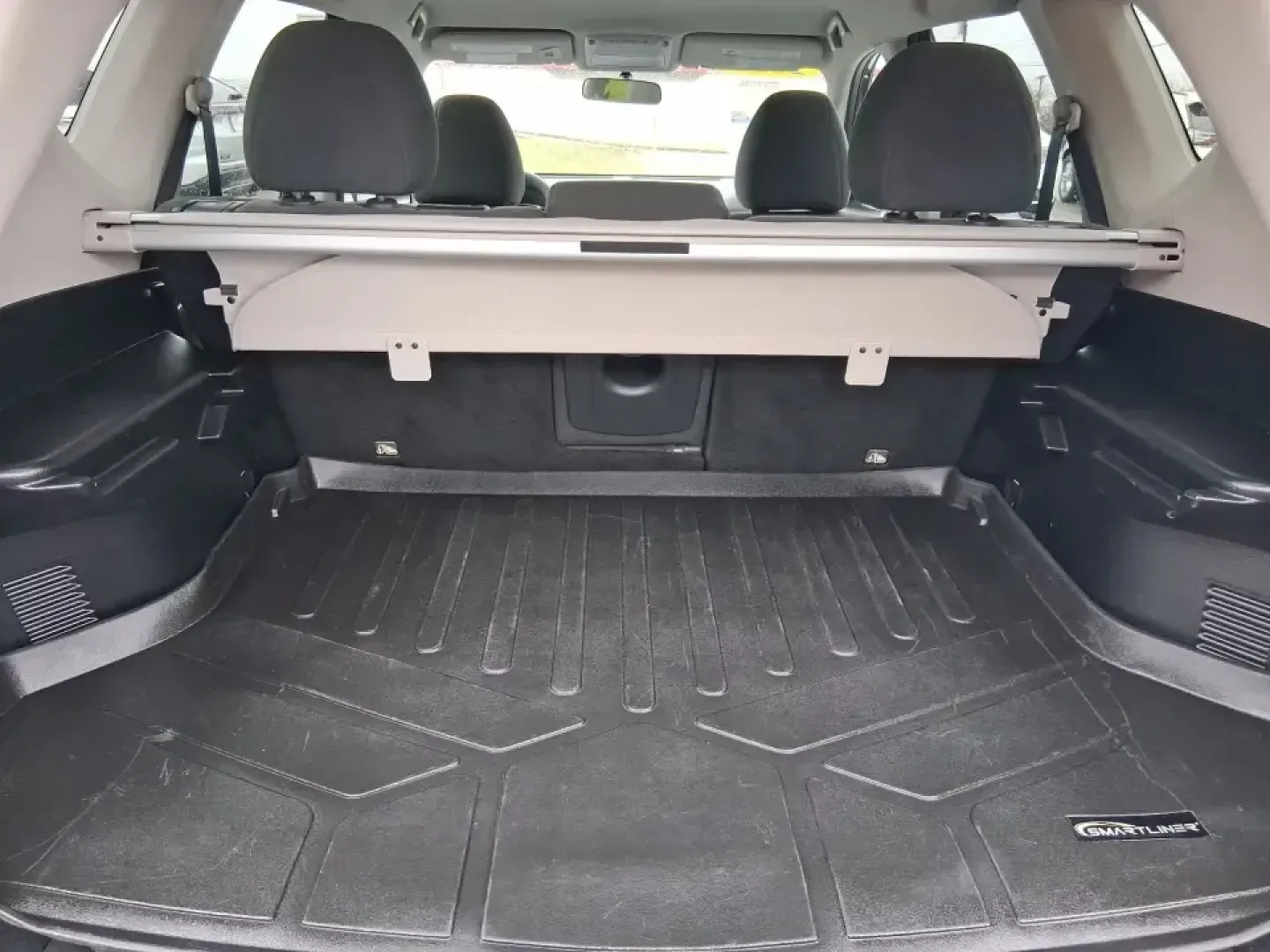 2016 Nissan Rogue SV (KNMAT2MV9GP) with an 2.5L I-4 DOHC engine, CVT transmission, located at 880 E. National Road, Vandalia, OH, 45377, (937) 908-9800, 39.891918, -84.183594 - Need a dependable SUV that fits real life in Vandalia-school drop-offs, long commutes to Dayton, and weekend getaways up I75-without the stress of traditional bank hurdles? This 2016 Nissan Rogue SV in Magnetic Black is a smart, versatile choice for busy families, frequent travelers, and budget-cons - Photo#12