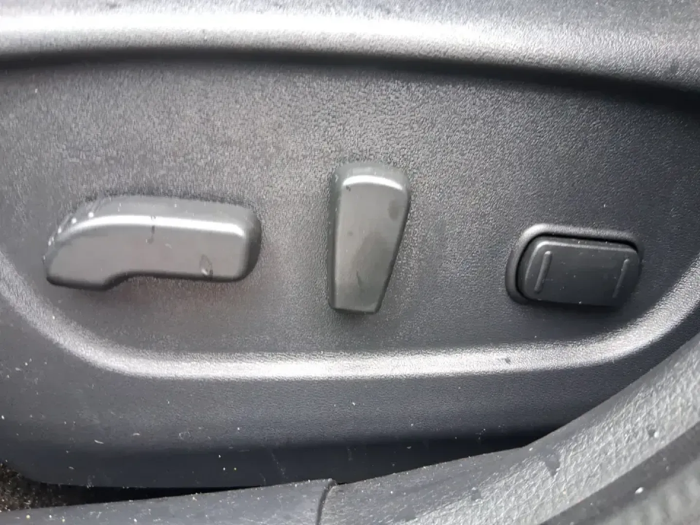 2016 Nissan Rogue SV (KNMAT2MV9GP) with an 2.5L I-4 DOHC engine, CVT transmission, located at 880 E. National Road, Vandalia, OH, 45377, (937) 908-9800, 39.891918, -84.183594 - Need a dependable SUV that fits real life in Vandalia-school drop-offs, long commutes to Dayton, and weekend getaways up I75-without the stress of traditional bank hurdles? This 2016 Nissan Rogue SV in Magnetic Black is a smart, versatile choice for busy families, frequent travelers, and budget-cons - Photo#18