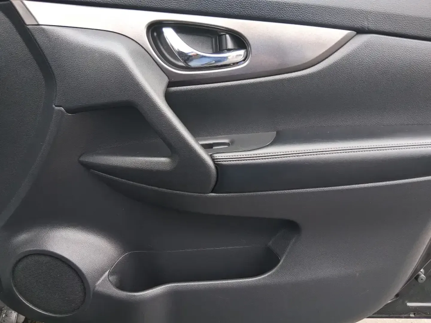 2016 Nissan Rogue SV (KNMAT2MV9GP) with an 2.5L I-4 DOHC engine, CVT transmission, located at 880 E. National Road, Vandalia, OH, 45377, (937) 908-9800, 39.891918, -84.183594 - Need a dependable SUV that fits real life in Vandalia-school drop-offs, long commutes to Dayton, and weekend getaways up I75-without the stress of traditional bank hurdles? This 2016 Nissan Rogue SV in Magnetic Black is a smart, versatile choice for busy families, frequent travelers, and budget-cons - Photo#20