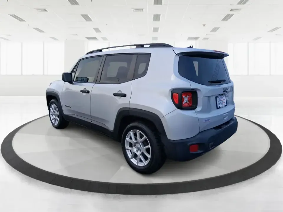 2020 Jeep Renegade Sport (ZACNJAAB1LP) with an 2.4L L4 DOHC 16V engine, 9A transmission, located at 401 Woodman Dr, Riverside, OH, 45431, (937) 908-9800, 39.760899, -84.123421 - Weekend escapes to Eastwood MetroPark, a comfortable daily commute down I675, or shuttling the family between Riverside and Dayton-this 2020 Jeep Renegade Sport FWD is built for real life. With its compact-crossover size, higher driving position, and easy-to-park footprint, it fits right in whether - Photo#3