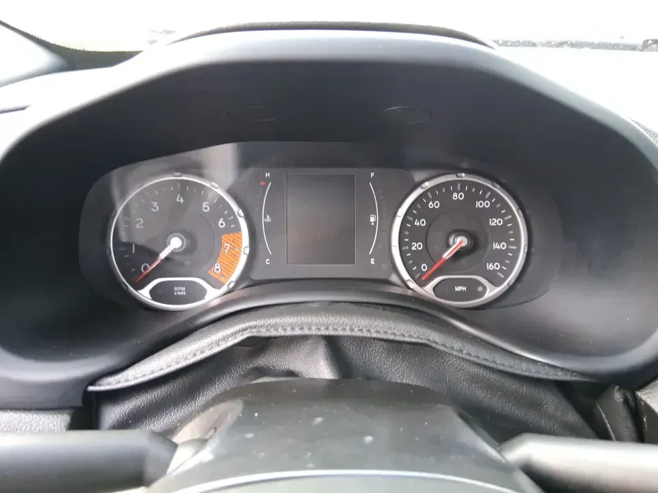 2020 Jeep Renegade Sport (ZACNJAAB1LP) with an 2.4L L4 DOHC 16V engine, 9A transmission, located at 401 Woodman Dr, Riverside, OH, 45431, (937) 908-9800, 39.760899, -84.123421 - Weekend escapes to Eastwood MetroPark, a comfortable daily commute down I675, or shuttling the family between Riverside and Dayton-this 2020 Jeep Renegade Sport FWD is built for real life. With its compact-crossover size, higher driving position, and easy-to-park footprint, it fits right in whether - Photo#14