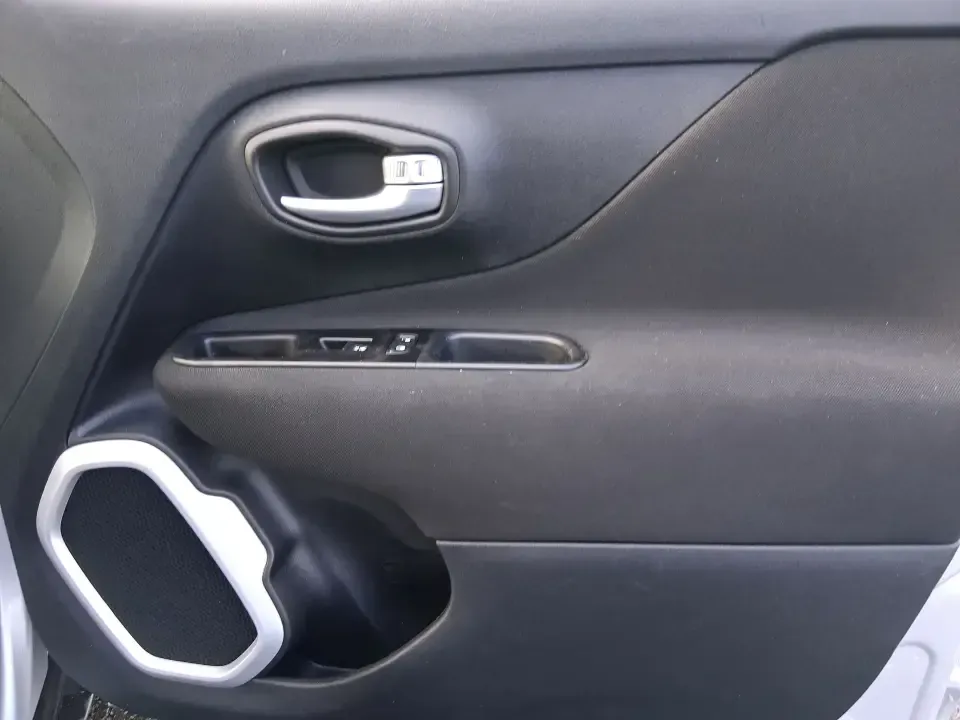 2020 Jeep Renegade Sport (ZACNJAAB1LP) with an 2.4L L4 DOHC 16V engine, 9A transmission, located at 401 Woodman Dr, Riverside, OH, 45431, (937) 908-9800, 39.760899, -84.123421 - Weekend escapes to Eastwood MetroPark, a comfortable daily commute down I675, or shuttling the family between Riverside and Dayton-this 2020 Jeep Renegade Sport FWD is built for real life. With its compact-crossover size, higher driving position, and easy-to-park footprint, it fits right in whether - Photo#18