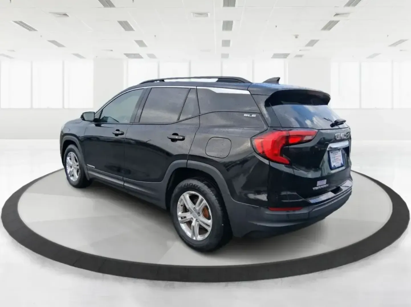 2018 GMC Terrain SLE (3GKALMEV9JL) with an 1.4L L4 DOHC 16V TURBO engine, 6A transmission, located at 401 Woodman Dr, Riverside, OH, 45431, (937) 908-9800, 39.760899, -84.123421 - Ready for a commute that feels easier, a weekend that packs more adventure, and a family schedule that runs smoother? This 2018 GMC Terrain SLE is the kind of compact SUV that fits real life in Piqua-whether you're heading down I75 for work, running errands along N County Rd 25A, or loading up for a - Photo#4