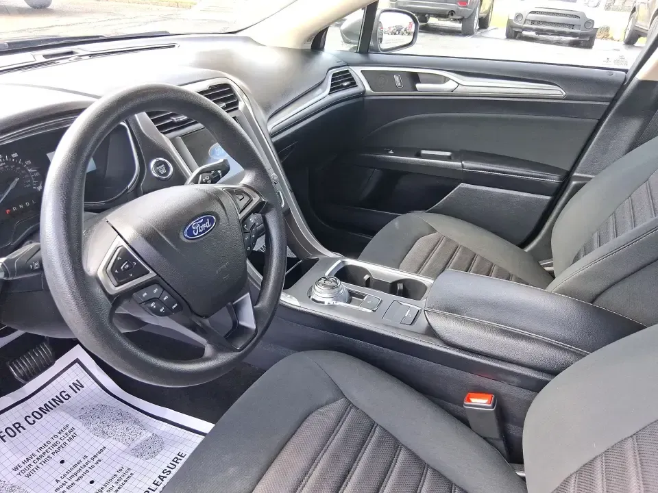 2019 Ford Fusion SE (3FA6P0H74KR) with an 2.5L L4 DOHC 16V engine, 6A transmission, located at 401 Woodman Dr, Riverside, OH, 45431, (937) 908-9800, 39.760899, -84.123421 - Need a reliable commuter sedan that can handle the daily grind from Riverside to Downtown Dayton, plus weekend runs to The Greene or a quick getaway to Carillon Historical Park? This 2019 Ford Fusion SE is built for real life-comfortable for long commutes, efficient on regular unleaded, and packed w - Photo#9