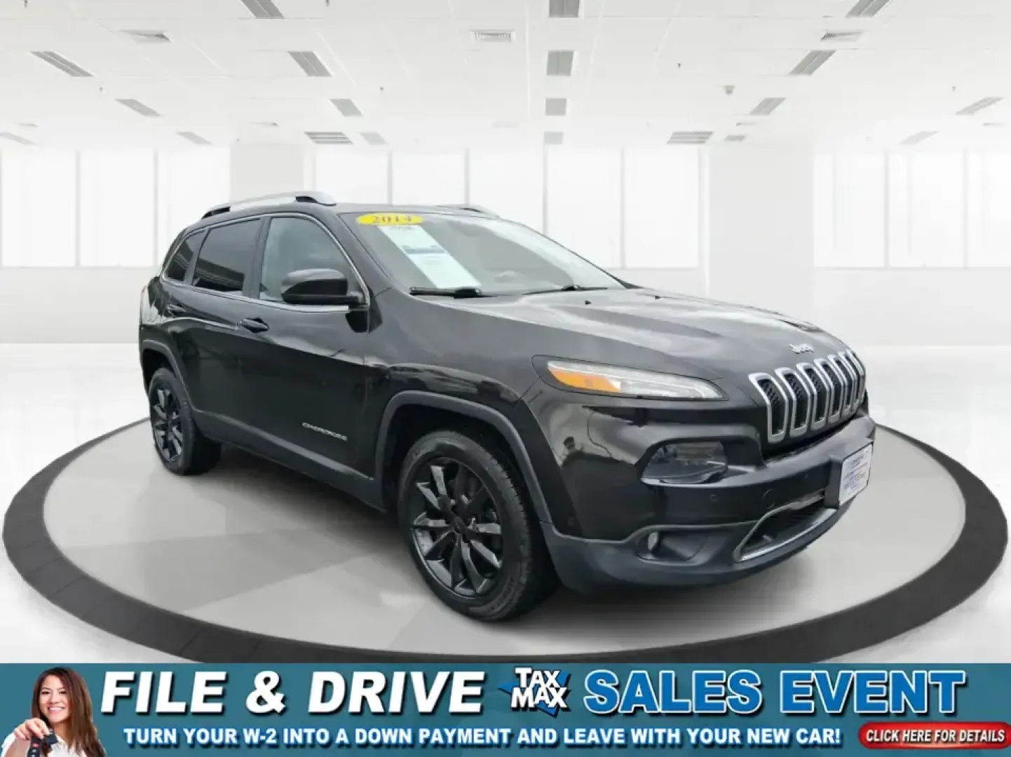 2014 Jeep Cherokee Limited (1C4PJLDS1EW) with an 3.2L V6 DOHC 24V engine, 9-Speed Automatic transmission, located at 880 E. National Road, Vandalia, OH, 45377, (937) 908-9800, 39.891918, -84.183594 - Pack up the family, point the hood toward a weekend getaway, and enjoy the kind of confident comfort that makes everyday driving feel like a mini road trip. This 2014 Jeep Cherokee Limited is an ideal fit for commuters who want a quieter, more refined ride during the workweek-and for adventure-minde - Photo#0