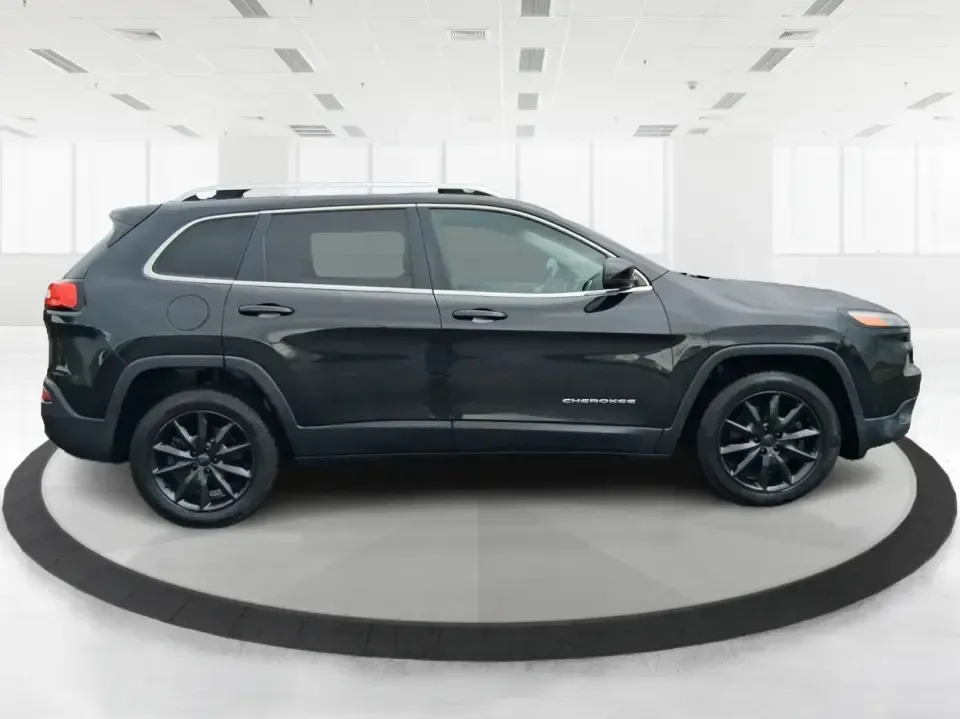 2014 Jeep Cherokee Limited (1C4PJLDS1EW) with an 3.2L V6 DOHC 24V engine, 9-Speed Automatic transmission, located at 880 E. National Road, Vandalia, OH, 45377, (937) 908-9800, 39.891918, -84.183594 - 2014 Jeep Cherokee Limited - Photo#1