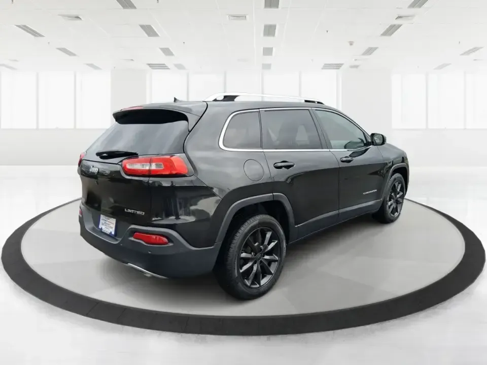 2014 Jeep Cherokee Limited (1C4PJLDS1EW) with an 3.2L V6 DOHC 24V engine, 9-Speed Automatic transmission, located at 880 E. National Road, Vandalia, OH, 45377, (937) 908-9800, 39.891918, -84.183594 - 2014 Jeep Cherokee Limited - Photo#2