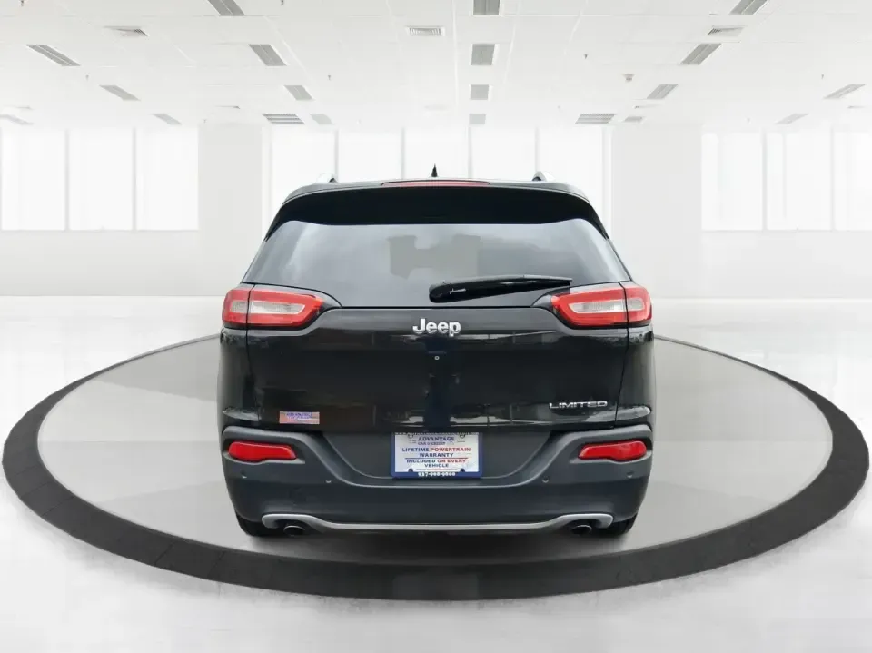 2014 Jeep Cherokee Limited (1C4PJLDS1EW) with an 3.2L V6 DOHC 24V engine, 9-Speed Automatic transmission, located at 880 E. National Road, Vandalia, OH, 45377, (937) 908-9800, 39.891918, -84.183594 - 2014 Jeep Cherokee Limited - Photo#3