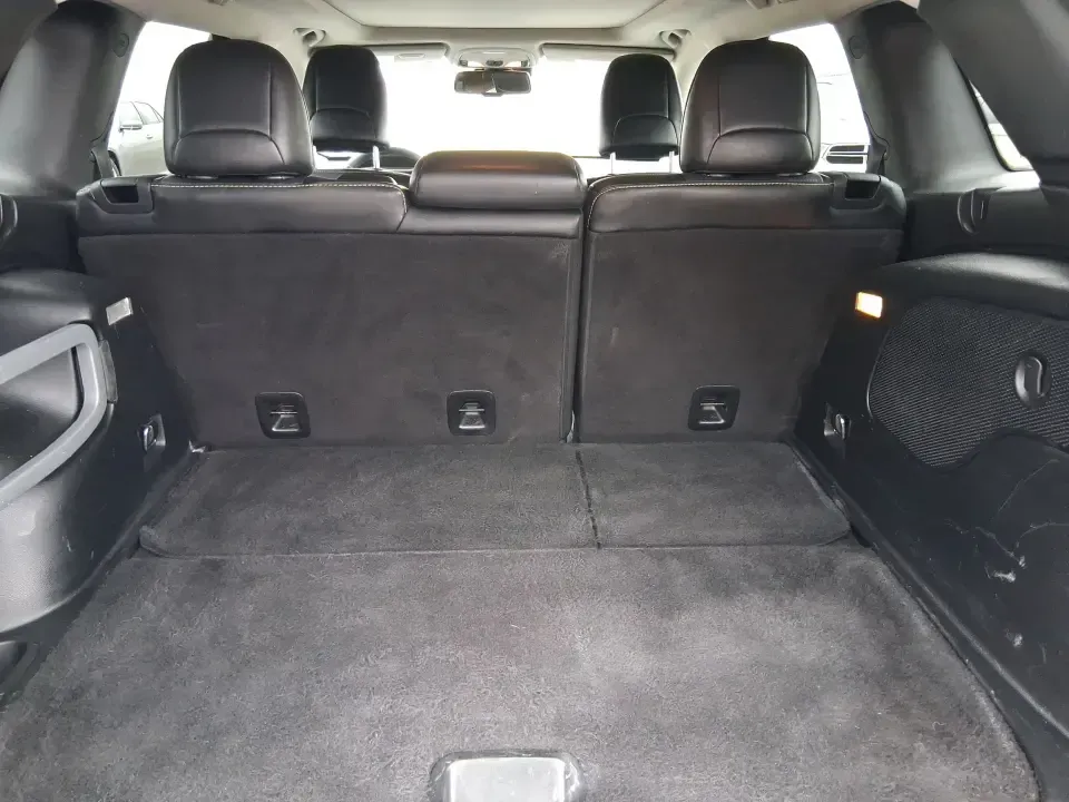 2014 Jeep Cherokee Limited (1C4PJLDS1EW) with an 3.2L V6 DOHC 24V engine, 9-Speed Automatic transmission, located at 880 E. National Road, Vandalia, OH, 45377, (937) 908-9800, 39.891918, -84.183594 - 2014 Jeep Cherokee Limited - Photo#12